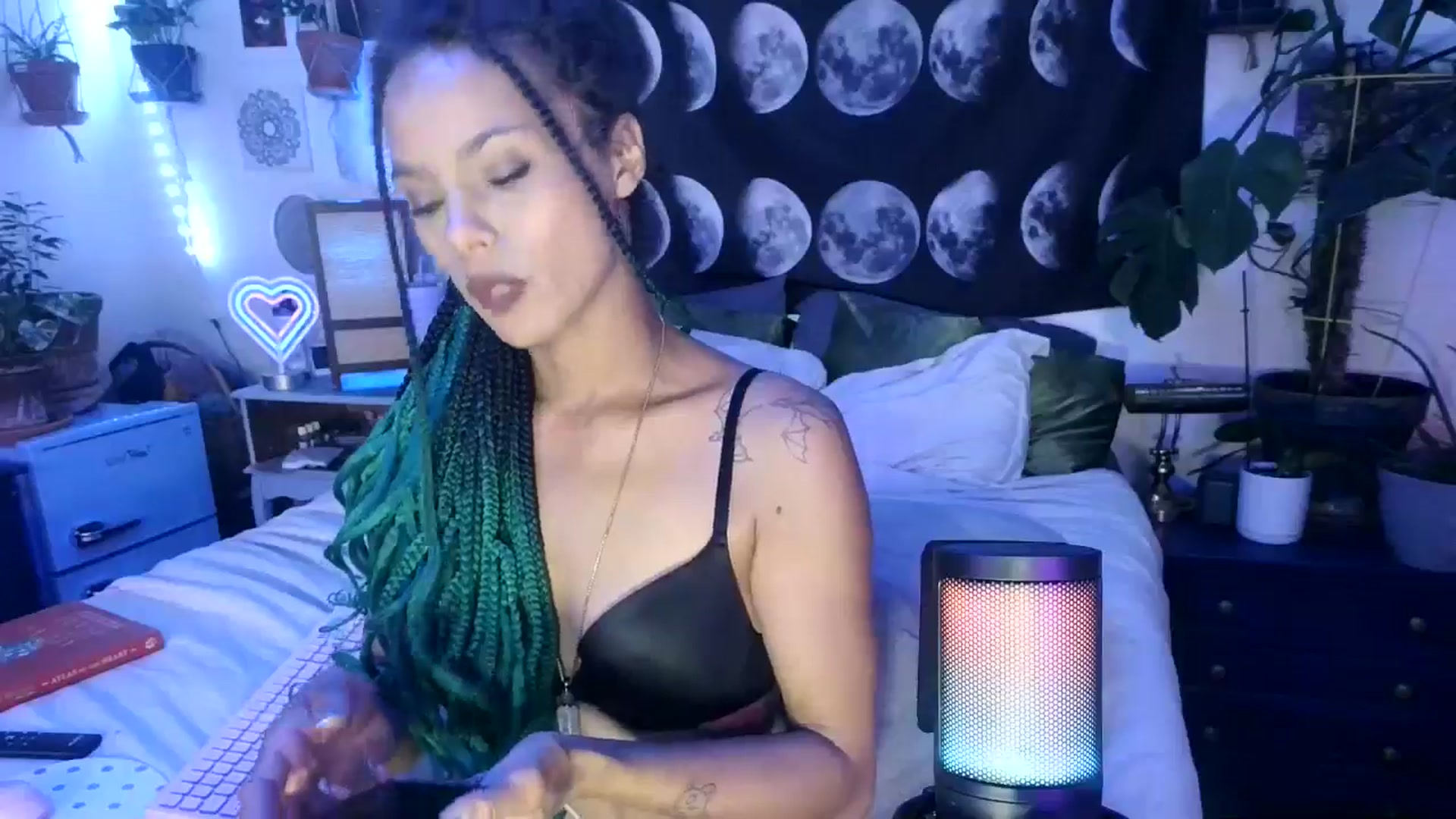 Gallery image thumbnail from LunarLexxx's myfreecams stream on, 04/22/2024, 10:56 image 16 of 20
