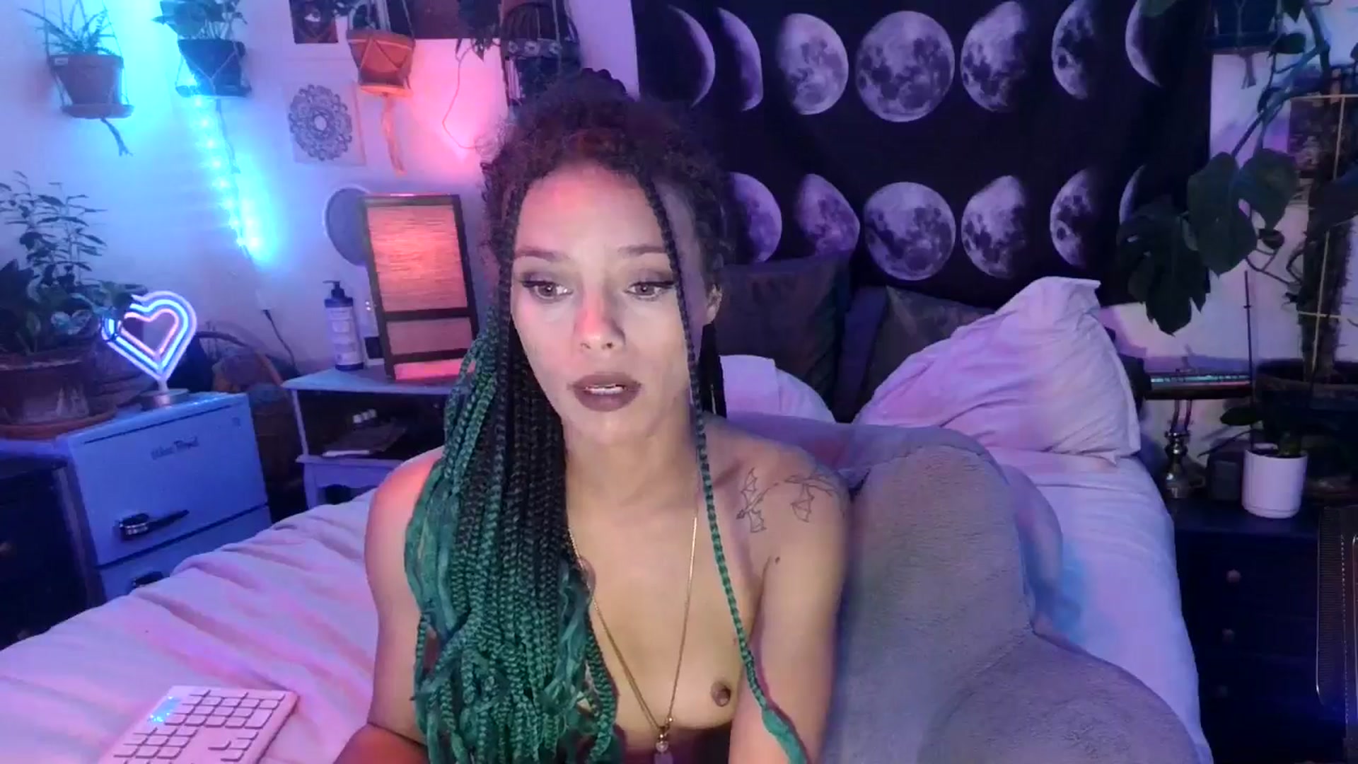 Gallery image thumbnail from LunarLexxx's myfreecams stream on, 04/24/2024, 09:30 image 11 of 20