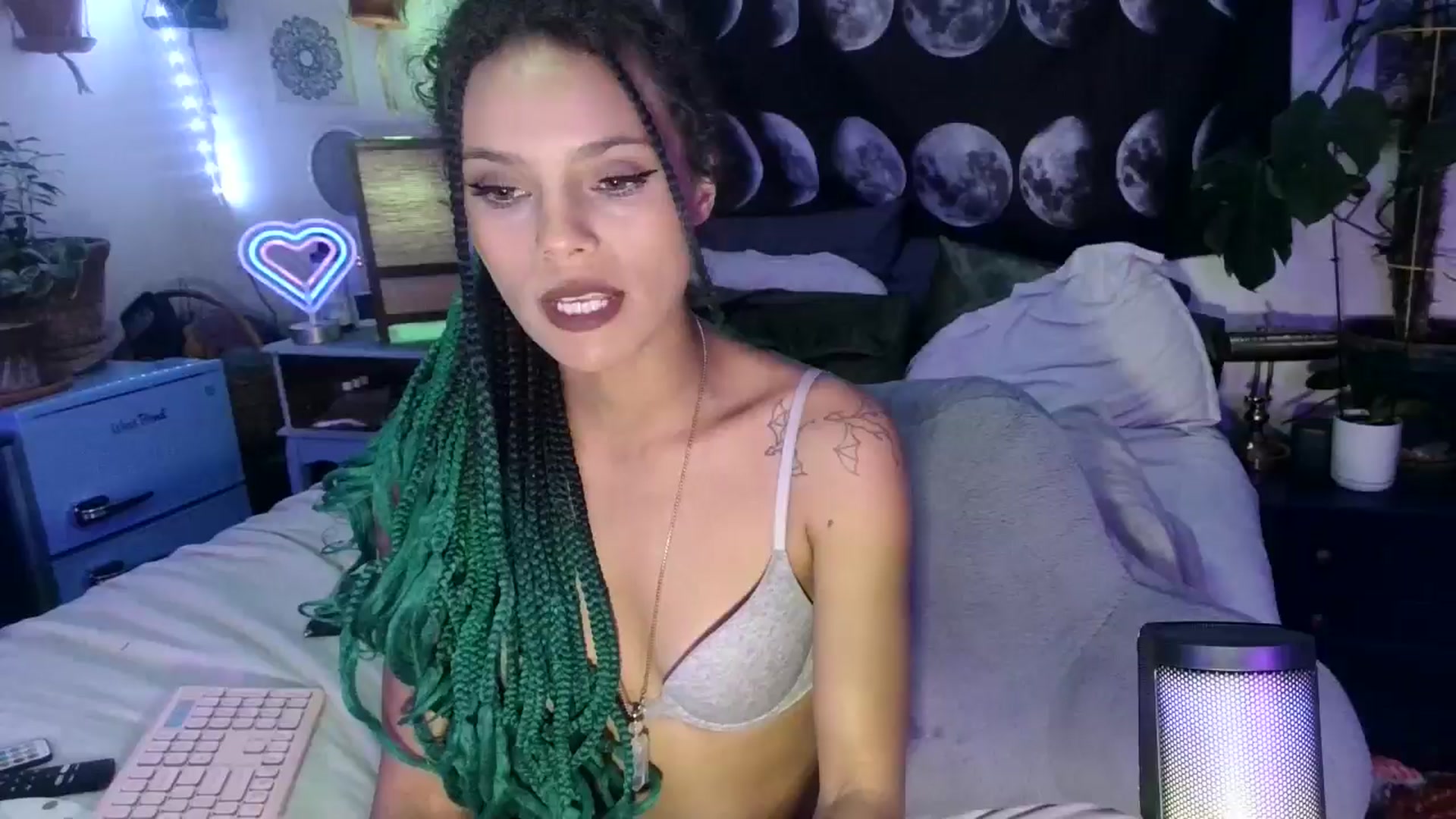 Gallery image thumbnail from LunarLexxx's myfreecams stream on, 04/25/2024, 12:23 image 1 of 20