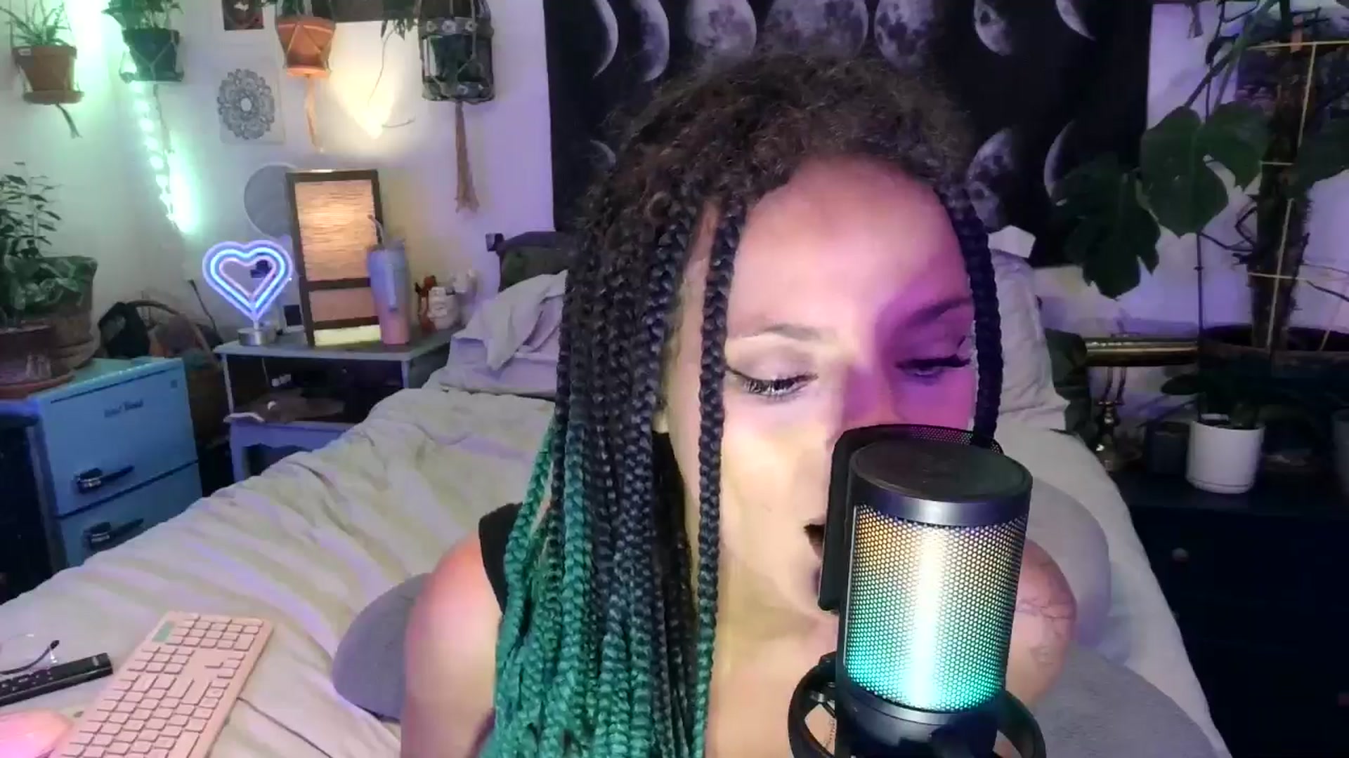 Gallery image thumbnail from LunarLexxx's myfreecams stream on, 04/26/2024, 11:14 image 7 of 20