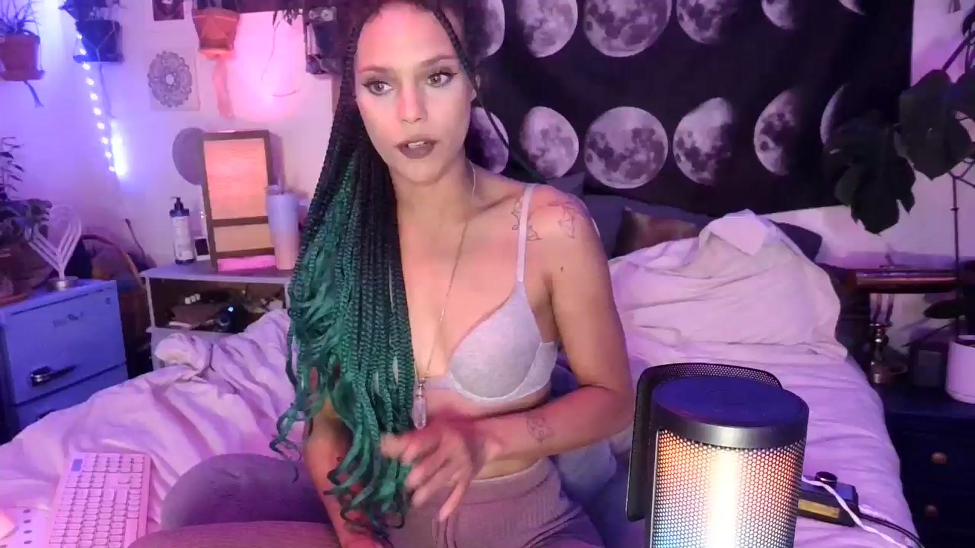 Gallery image thumbnail from LunarLexxx's myfreecams stream on, 04/27/2024, 11:19 image 19 of 20