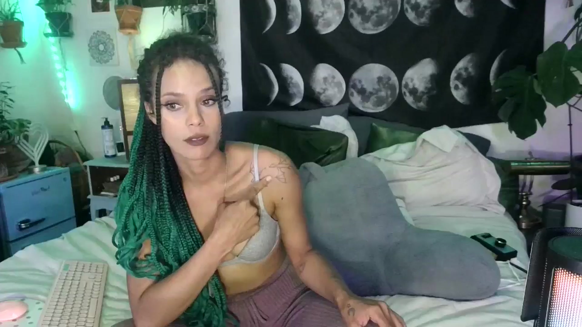 Gallery image thumbnail from LunarLexxx's myfreecams stream on, 04/27/2024, 11:19 image 8 of 20