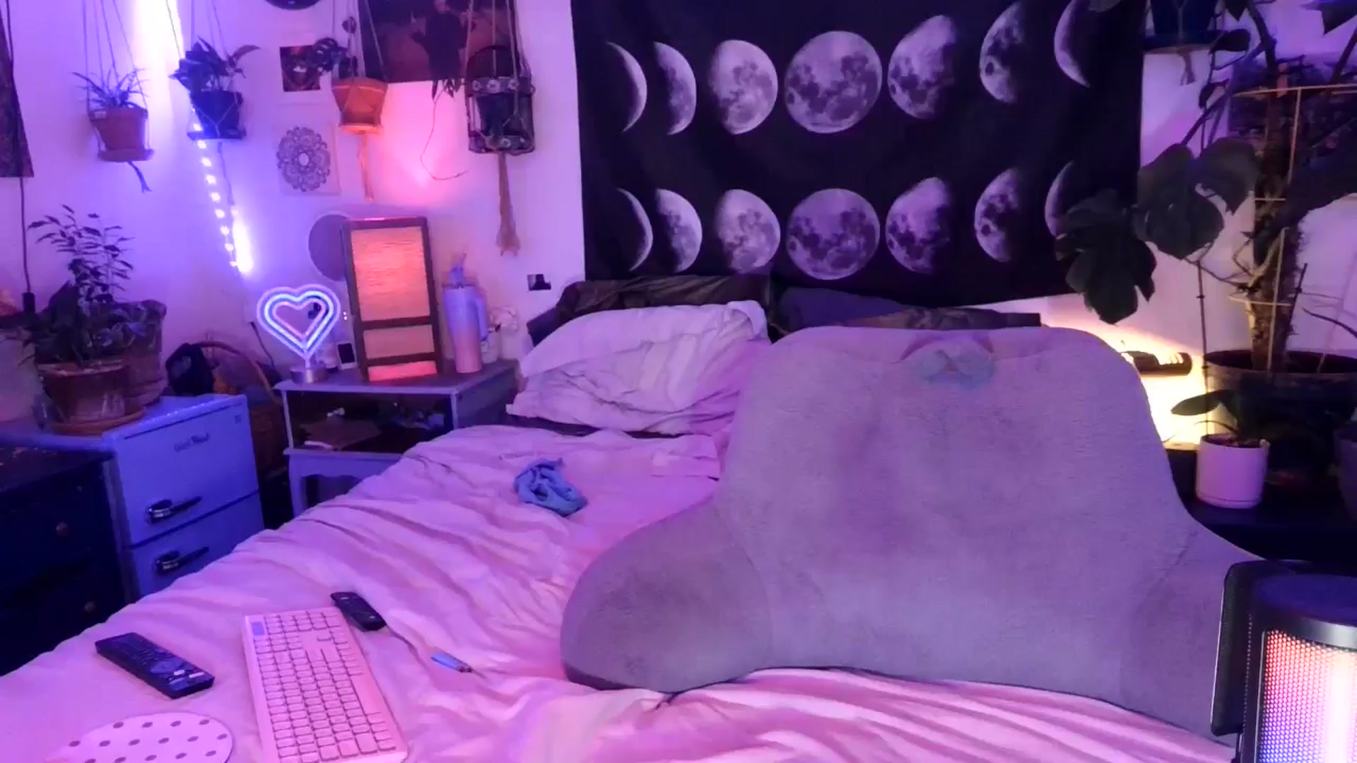 Gallery image thumbnail from LunarLexxx's myfreecams stream on, 04/28/2024, 11:50 image 18 of 20