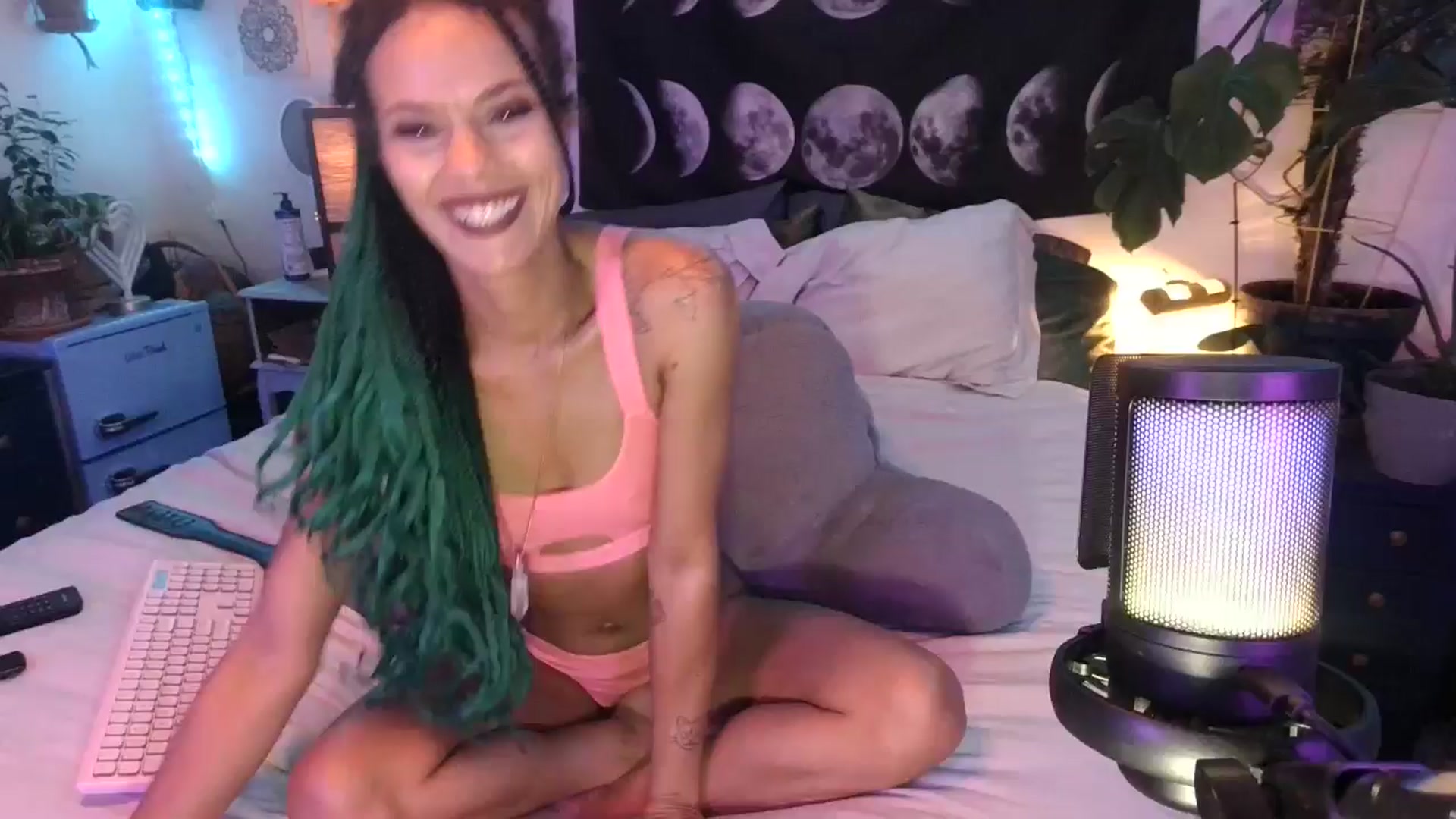 Gallery image thumbnail from LunarLexxx's myfreecams stream on, 04/29/2024, 07:58 image 8 of 20