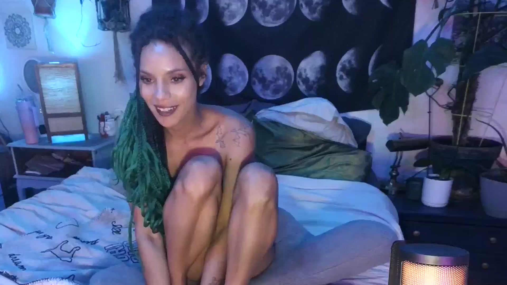 Gallery image thumbnail from LunarLexxx's myfreecams stream on, 05/01/2024, 13:20 image 11 of 20