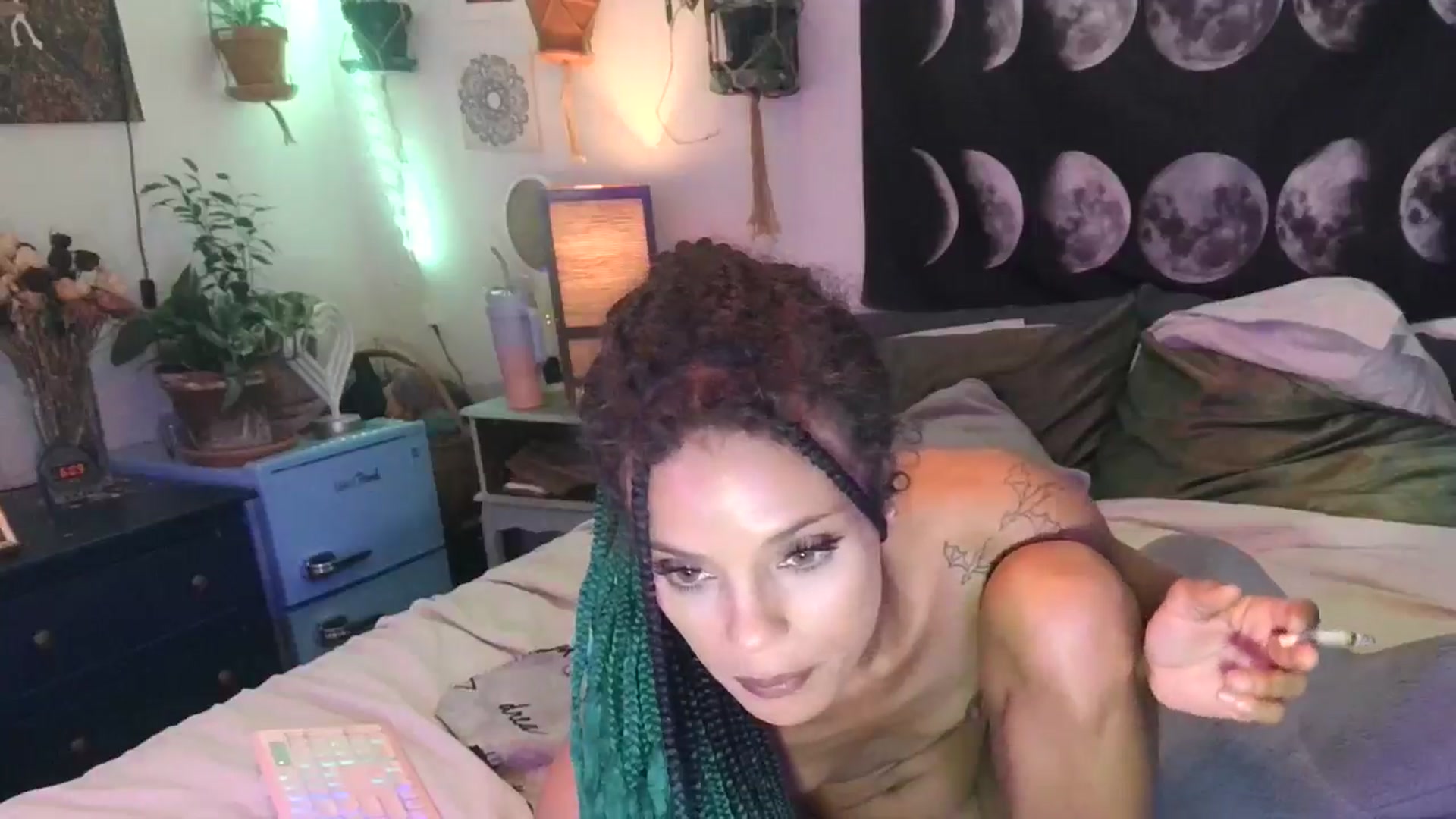 Gallery image thumbnail from LunarLexxx's myfreecams stream on, 05/01/2024, 13:20 image 19 of 20