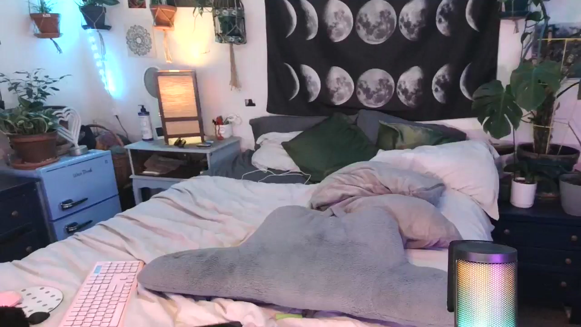 Gallery image thumbnail from LunarLexxx's myfreecams stream on, 05/06/2024, 12:24 image 11 of 20