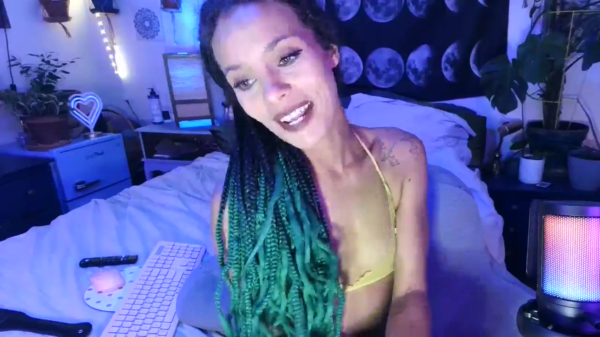 Gallery image thumbnail from LunarLexxx's myfreecams stream on, 05/07/2024, 08:28 image 6 of 20