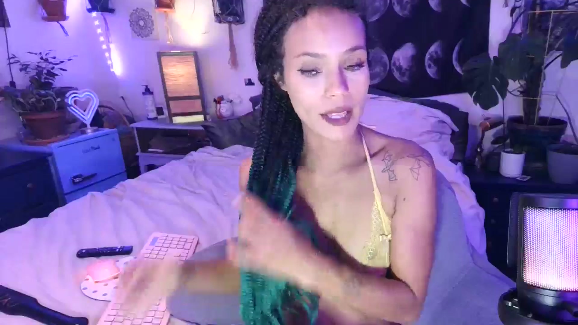 Gallery image thumbnail from LunarLexxx's myfreecams stream on, 05/07/2024, 08:28 image 5 of 20