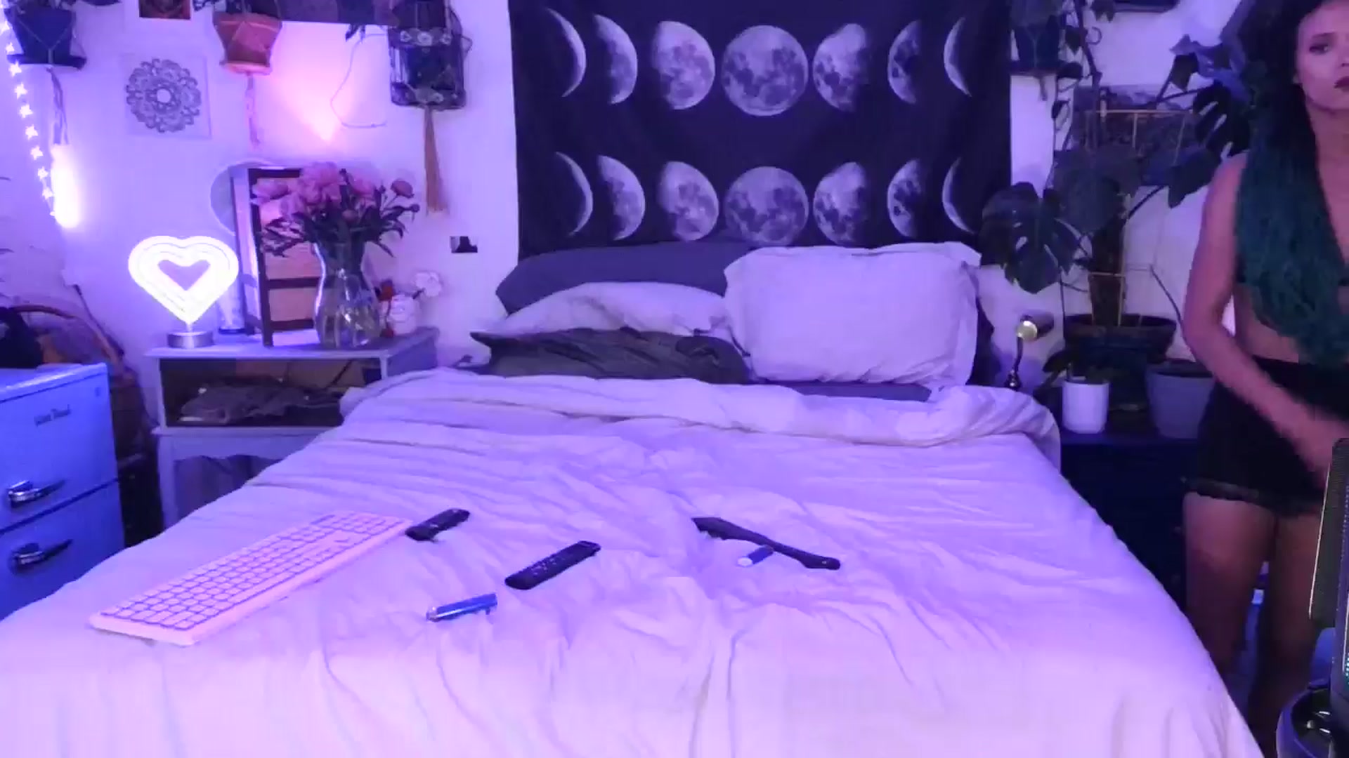 Gallery image thumbnail from LunarLexxx's myfreecams stream on, 05/12/2024, 10:46 image 19 of 20