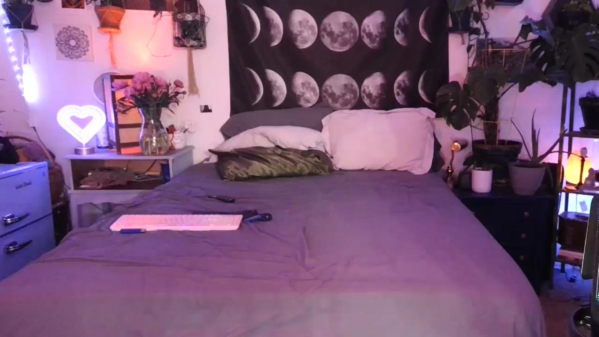 Gallery image thumbnail from LunarLexxx's myfreecams stream on, 05/12/2024, 10:46 image 20 of 20