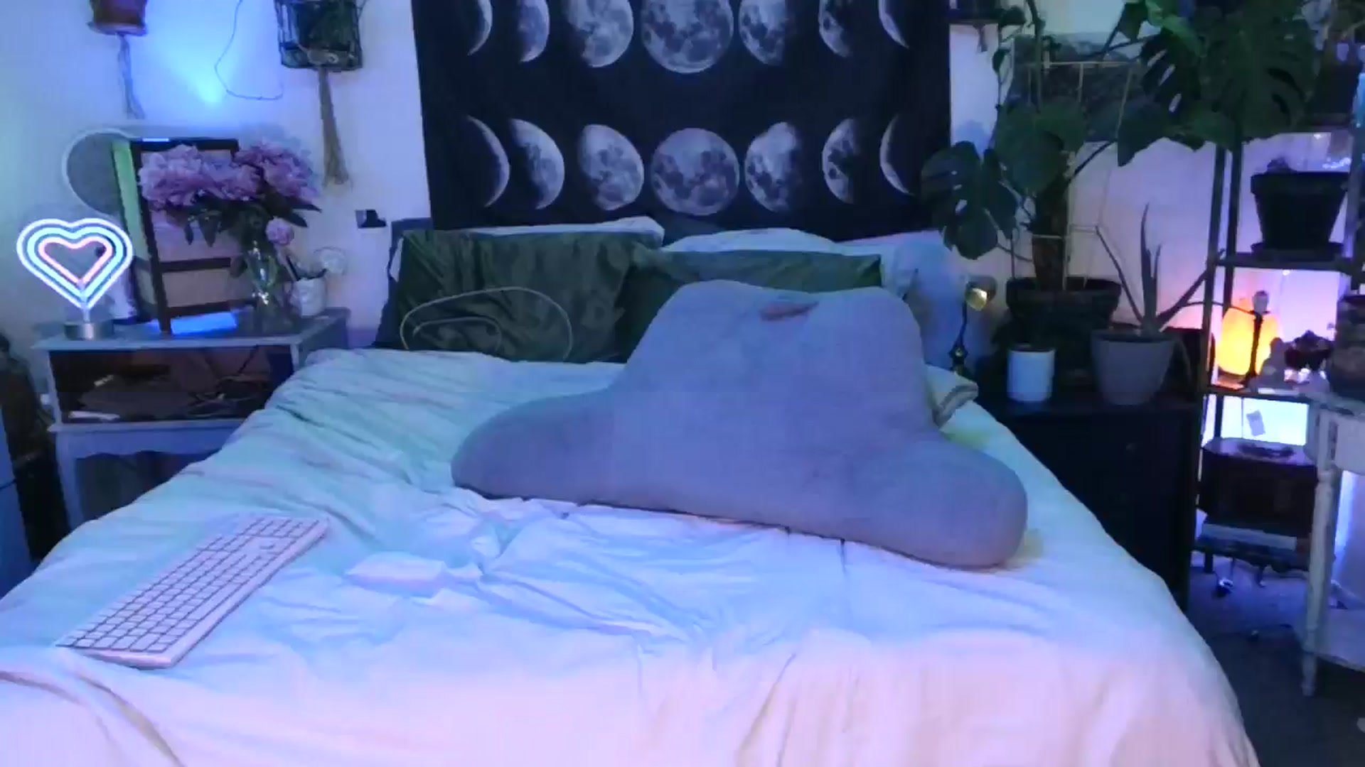 Gallery image thumbnail from LunarLexxx's myfreecams stream on, 05/18/2024, 08:26 image 1 of 20
