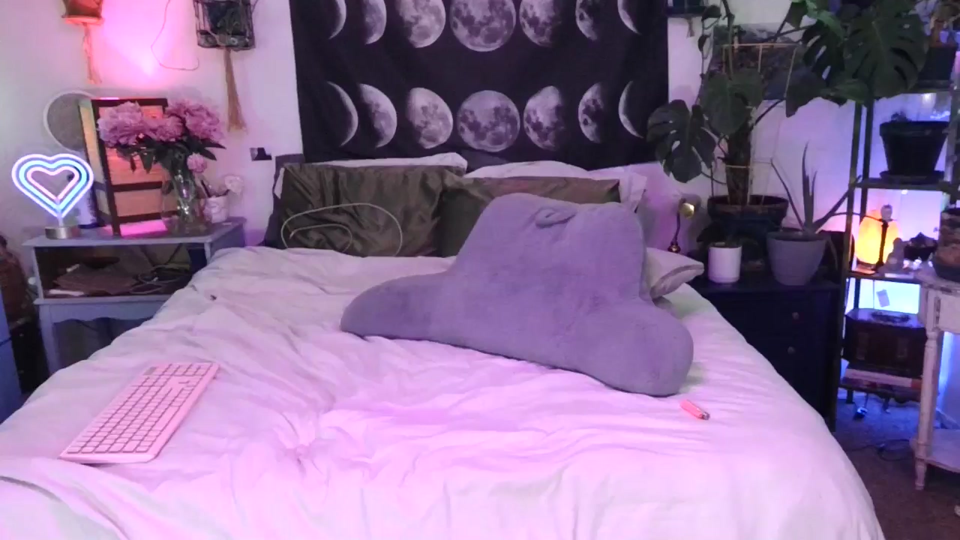 Gallery image thumbnail from LunarLexxx's myfreecams stream on, 05/18/2024, 08:26 image 3 of 20