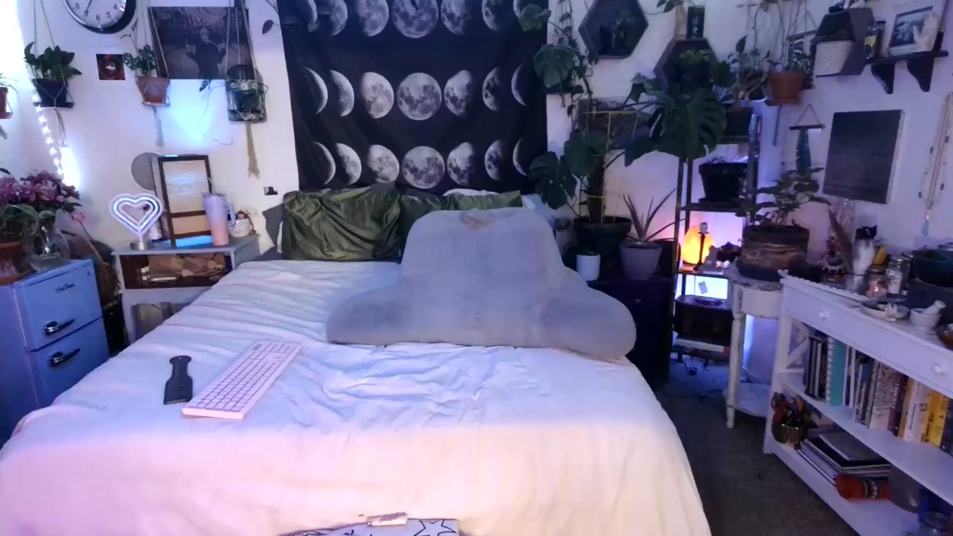 Gallery image thumbnail from LunarLexxx's myfreecams stream on, 05/23/2024, 03:31 image 1 of 20