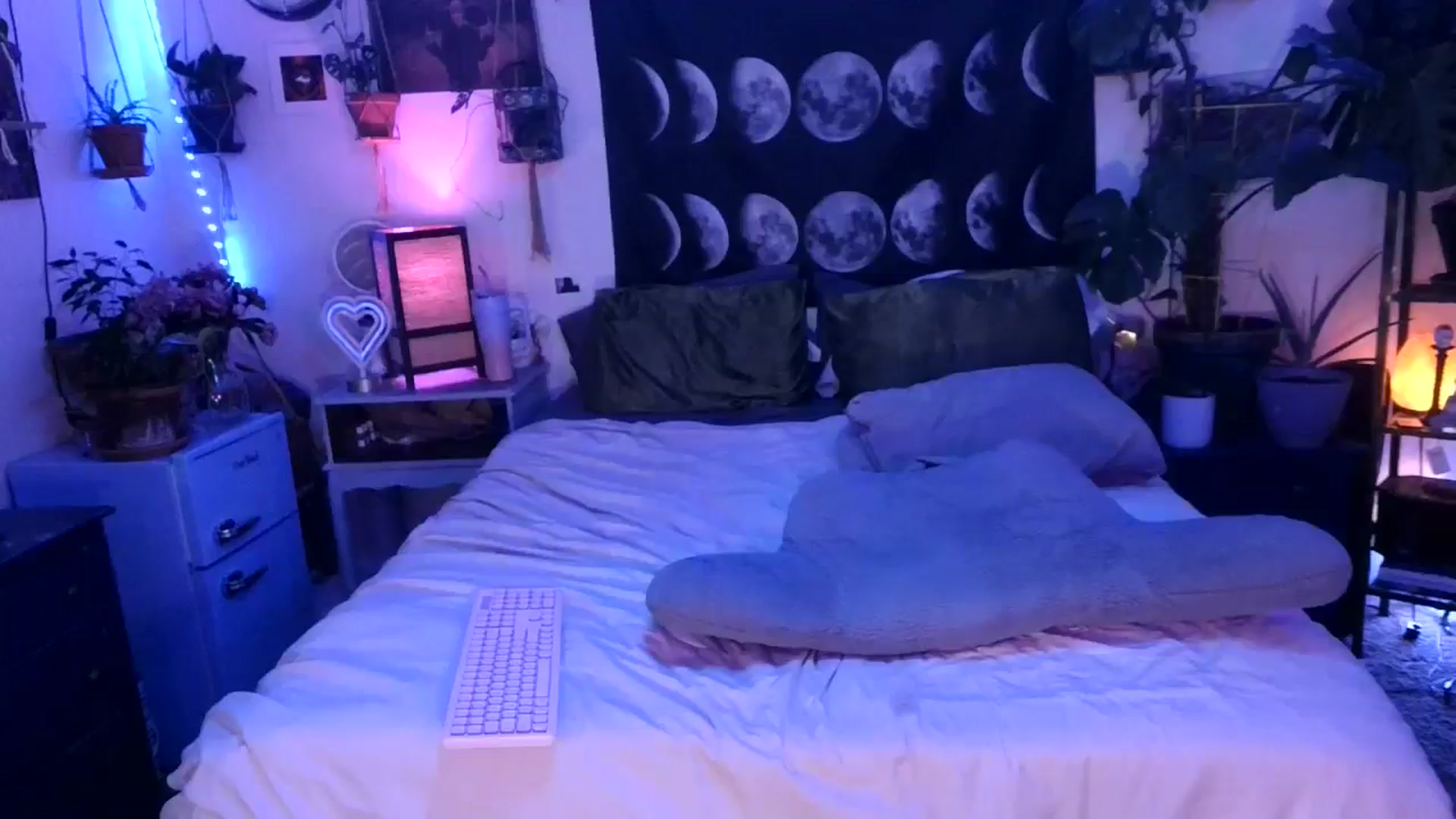 Gallery image thumbnail from LunarLexxx's myfreecams stream on, 05/25/2024, 10:39 image 9 of 20