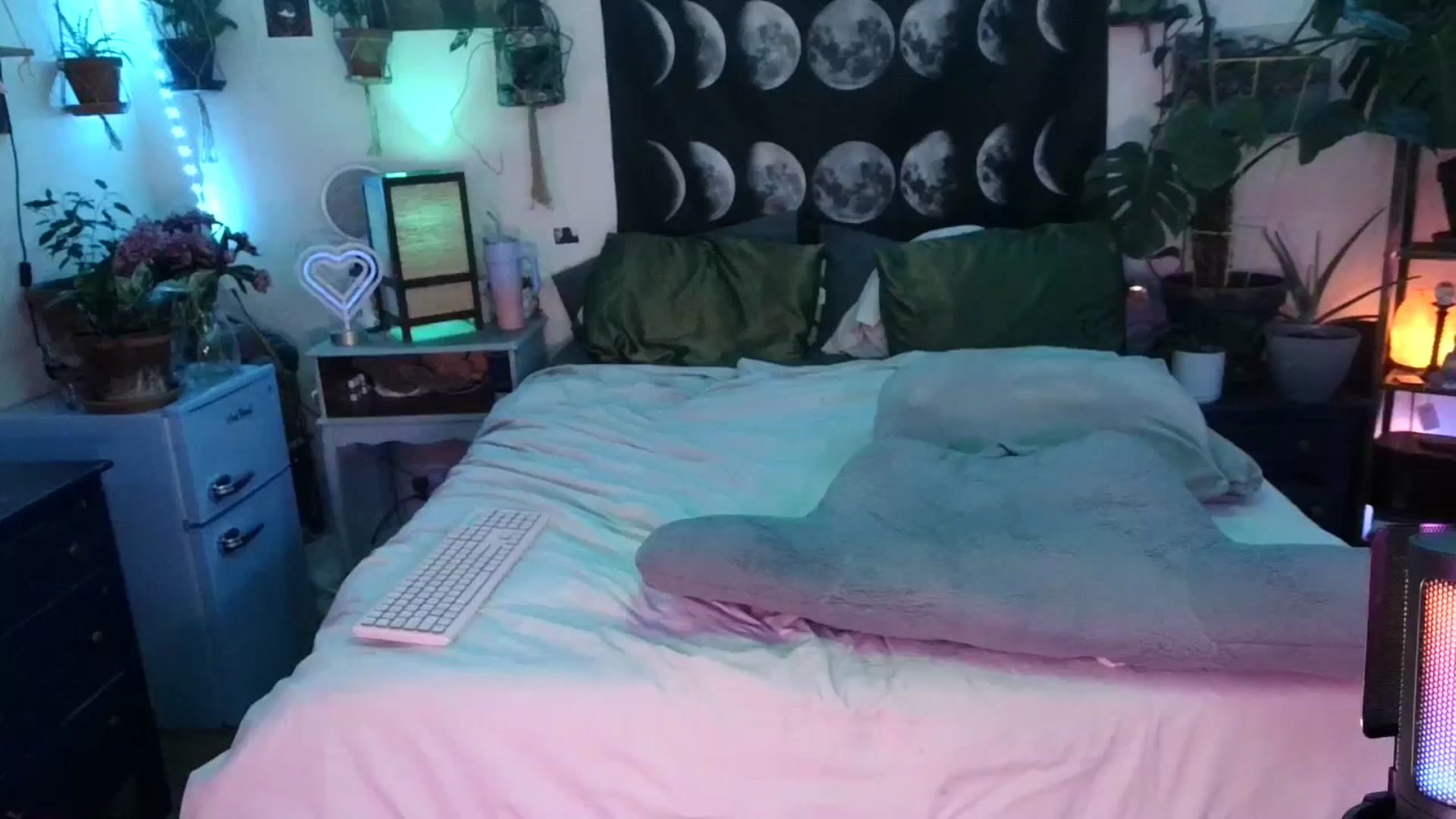 Gallery image thumbnail from LunarLexxx's myfreecams stream on, 05/26/2024, 11:54 image 6 of 20