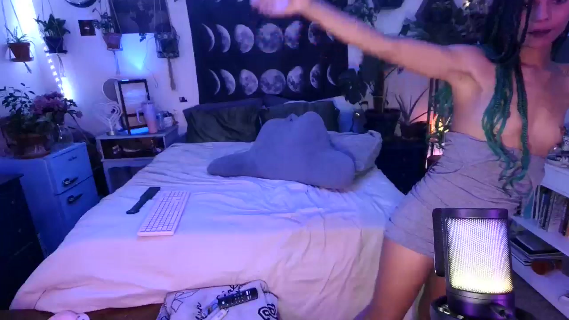 Gallery image thumbnail from LunarLexxx's myfreecams stream on, 05/30/2024, 09:05 image 15 of 20