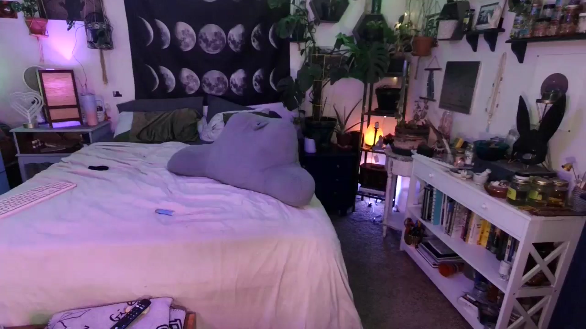 Gallery image thumbnail from LunarLexxx's myfreecams stream on, 06/01/2024, 13:04 image 19 of 20