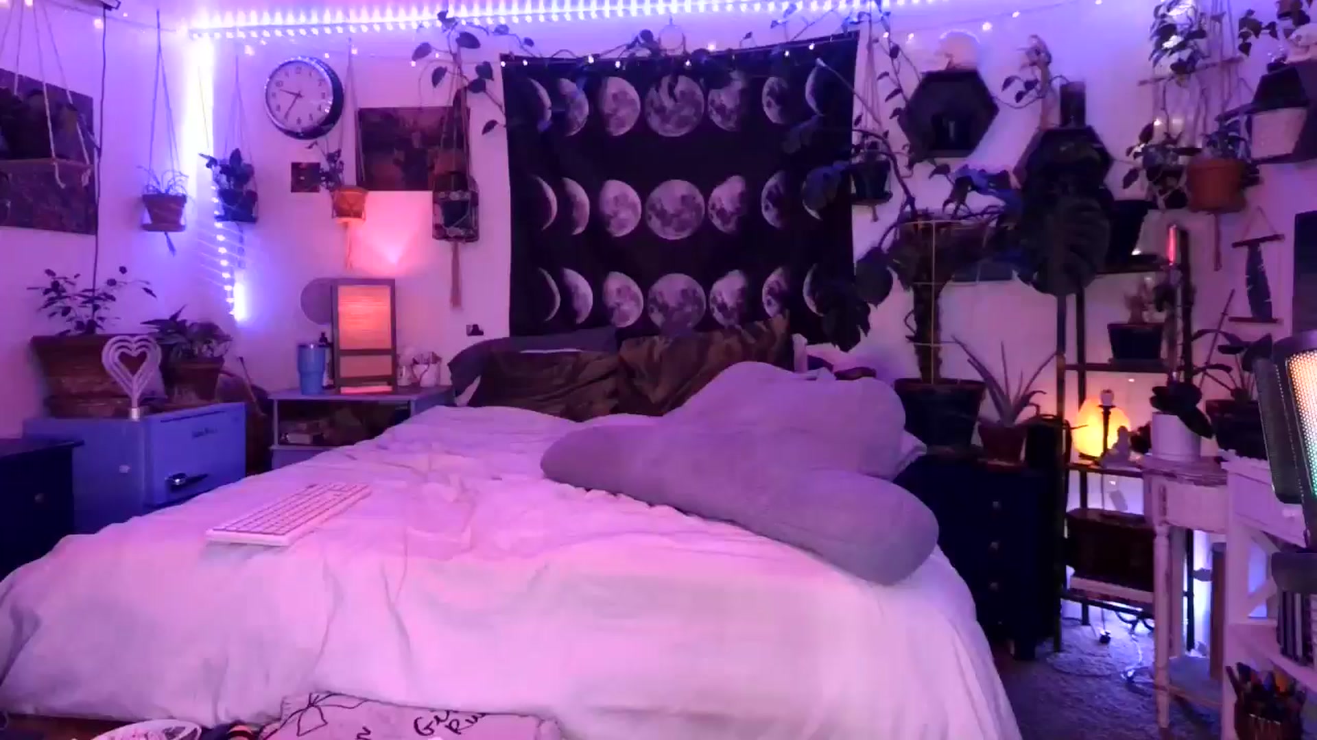 Gallery image thumbnail from LunarLexxx's myfreecams stream on, 06/20/2024, 11:24 image 3 of 20