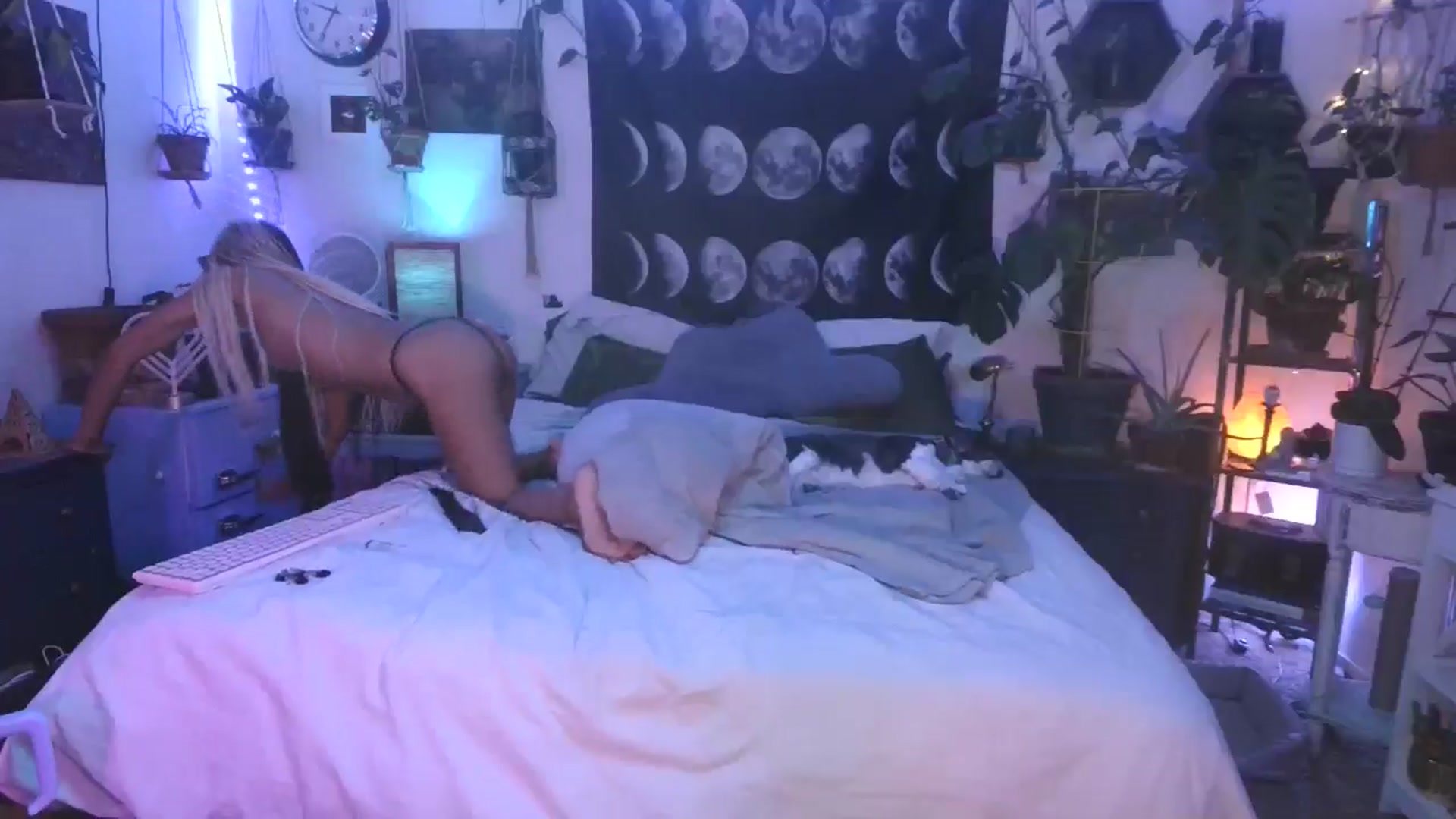 Gallery image thumbnail from LunarLexxx's myfreecams stream on, 06/29/2024, 12:48 image 8 of 20
