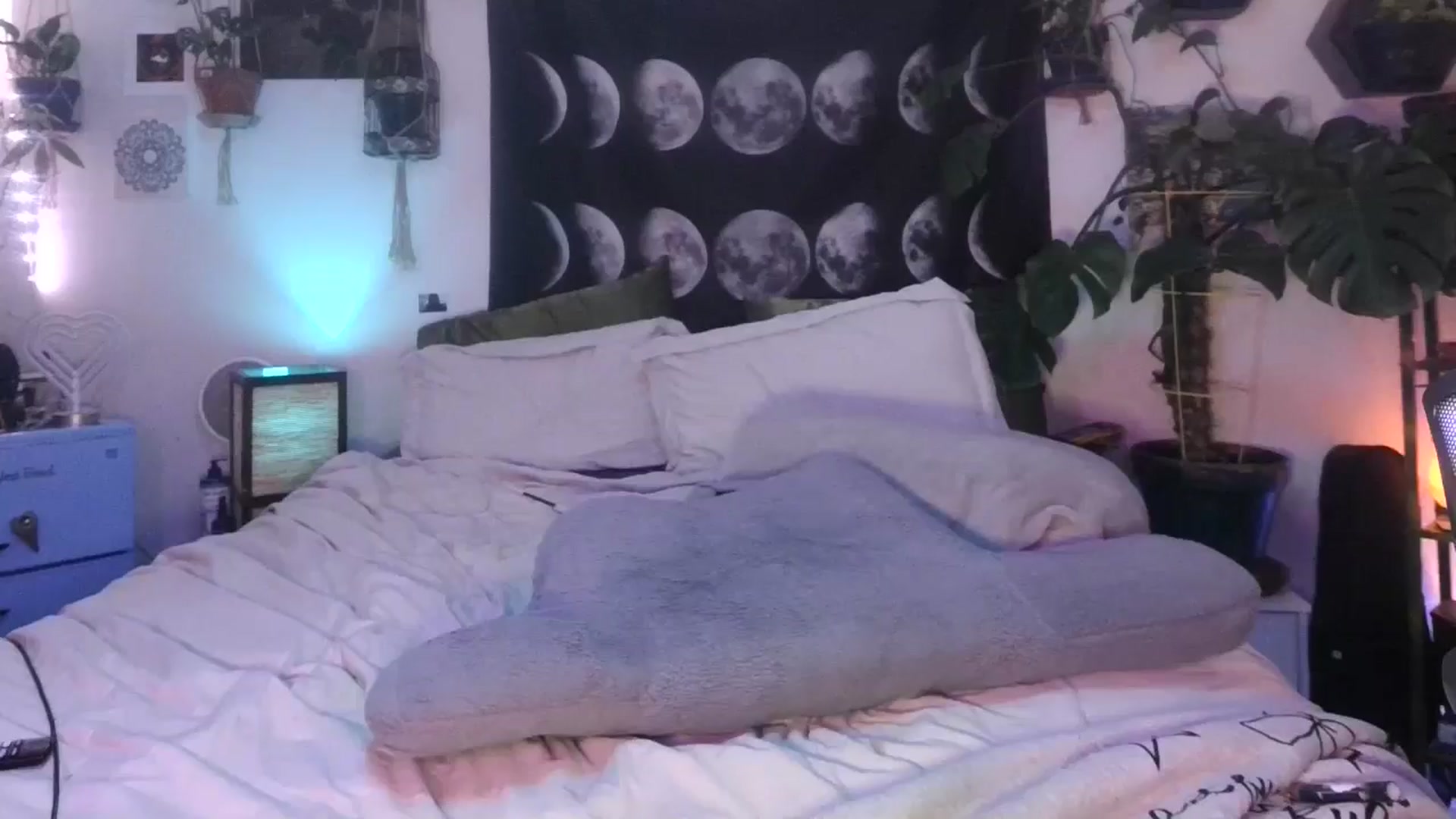Gallery image thumbnail from LunarLexxx's myfreecams stream on, 07/24/2024, 09:15 image 1 of 20