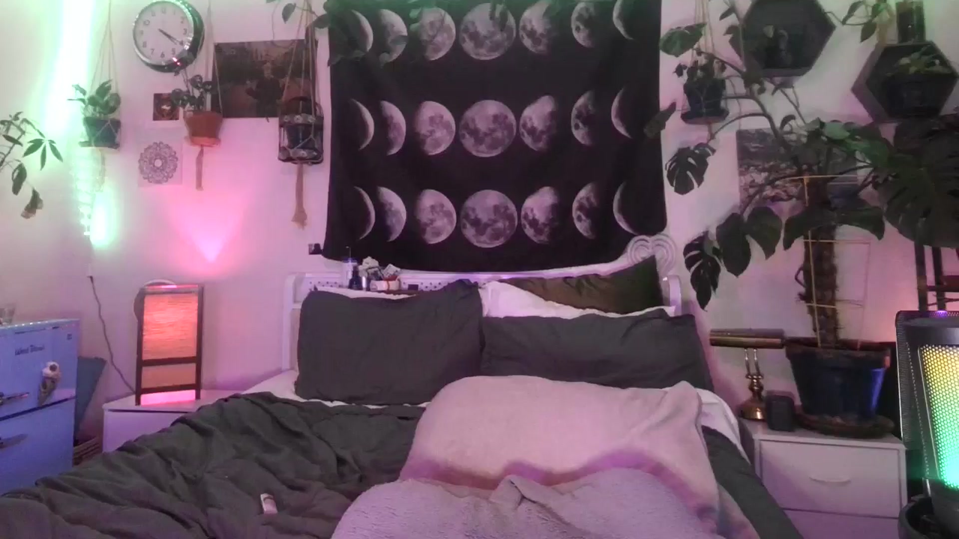 Gallery image thumbnail from LunarLexxx's myfreecams stream on, 08/01/2024, 07:26 image 12 of 20