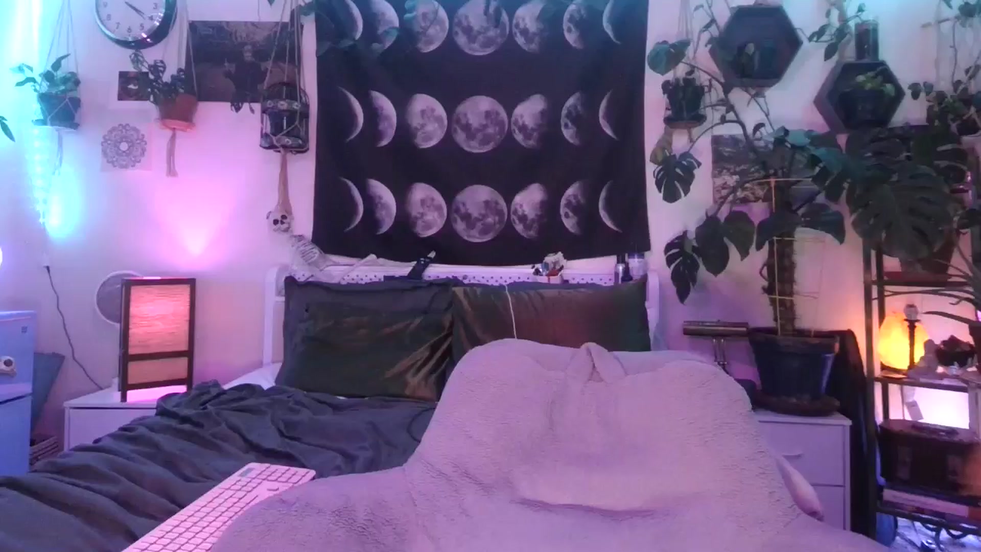 Gallery image thumbnail from LunarLexxx's myfreecams stream on, 08/08/2024, 07:31 image 1 of 20