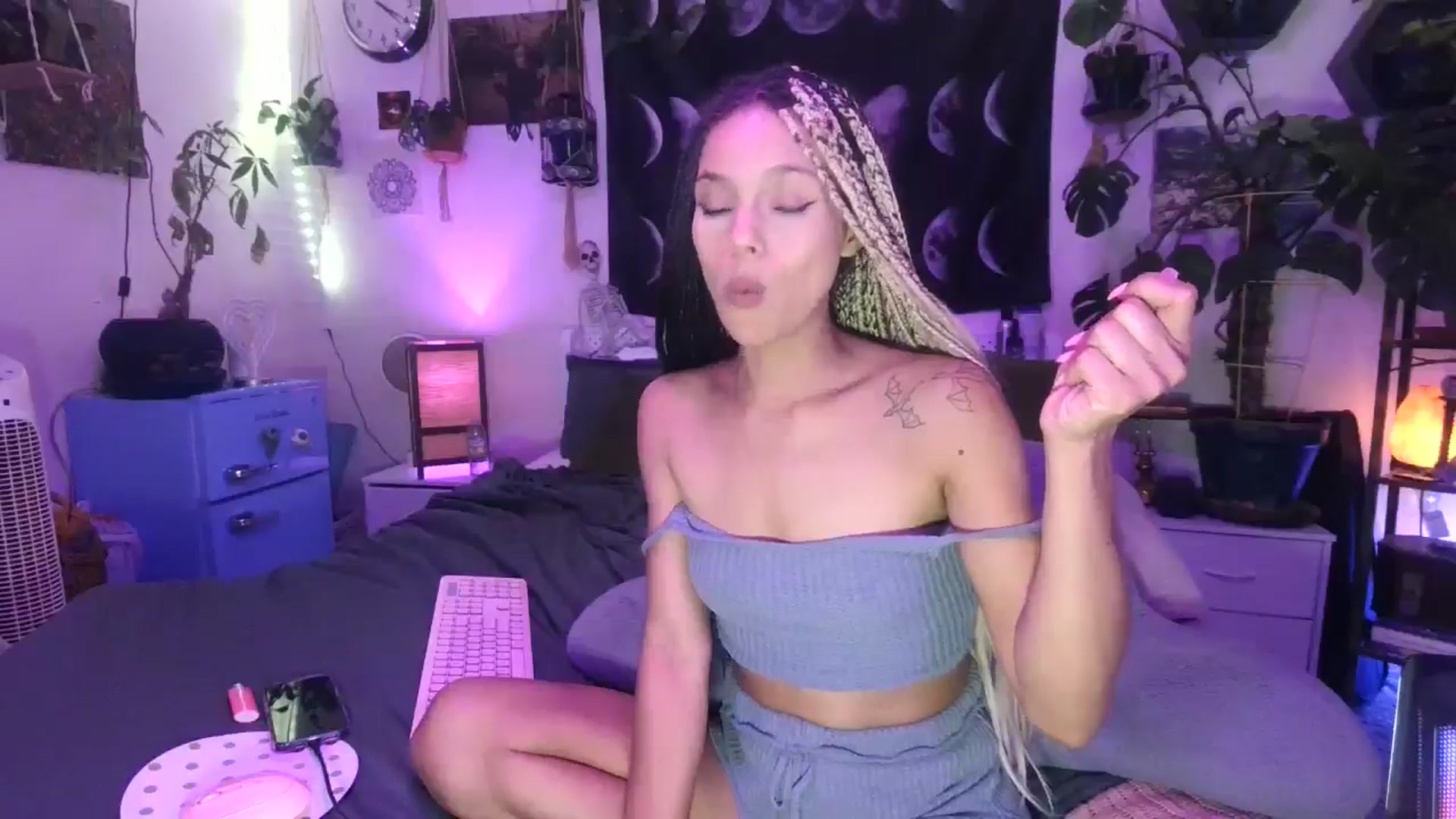 Gallery image thumbnail from LunarLexxx's myfreecams stream on, 08/10/2024, 08:56 image 8 of 20