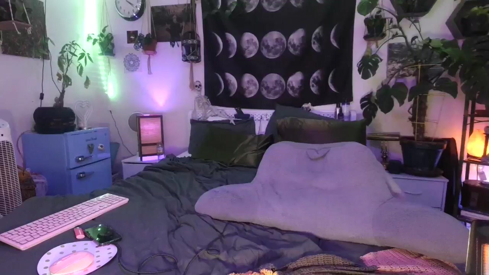 Gallery image thumbnail from LunarLexxx's myfreecams stream on, 08/10/2024, 08:56 image 10 of 20