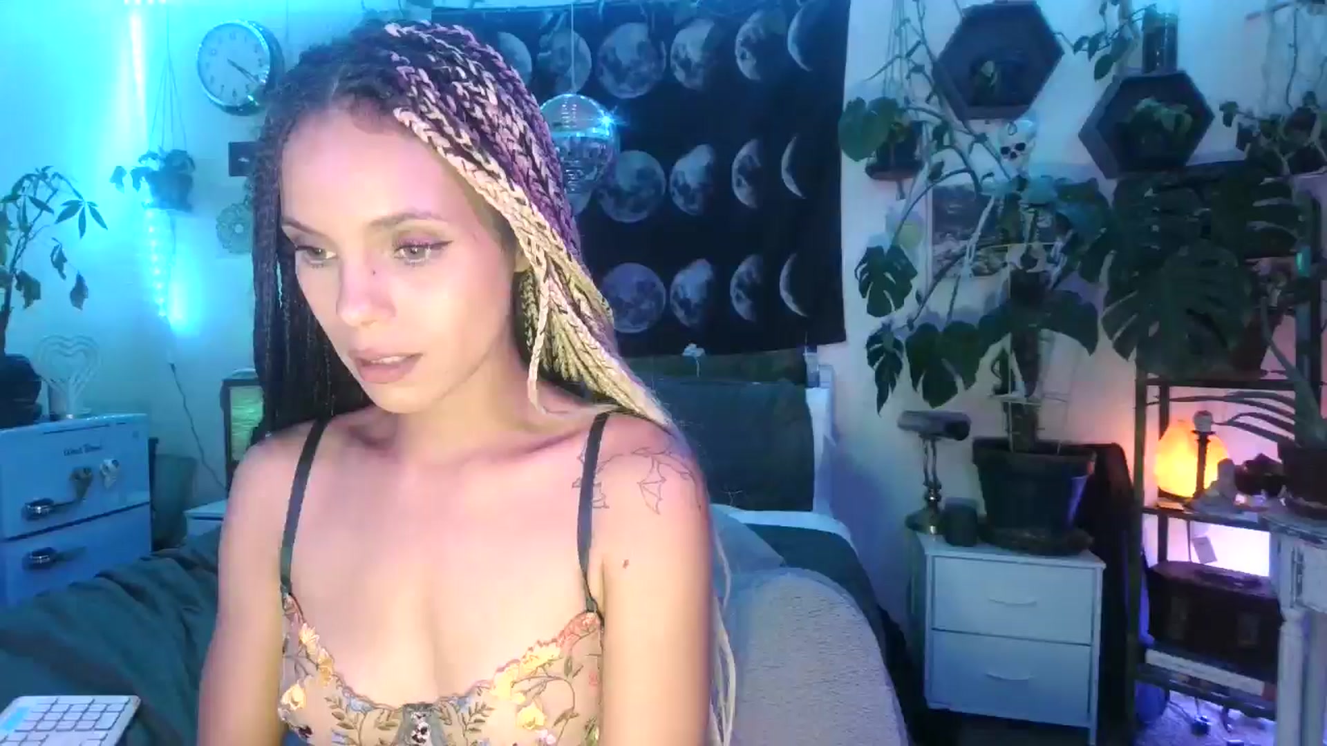 Gallery image thumbnail from LunarLexxx's myfreecams stream on, 08/14/2024, 08:13 image 16 of 20