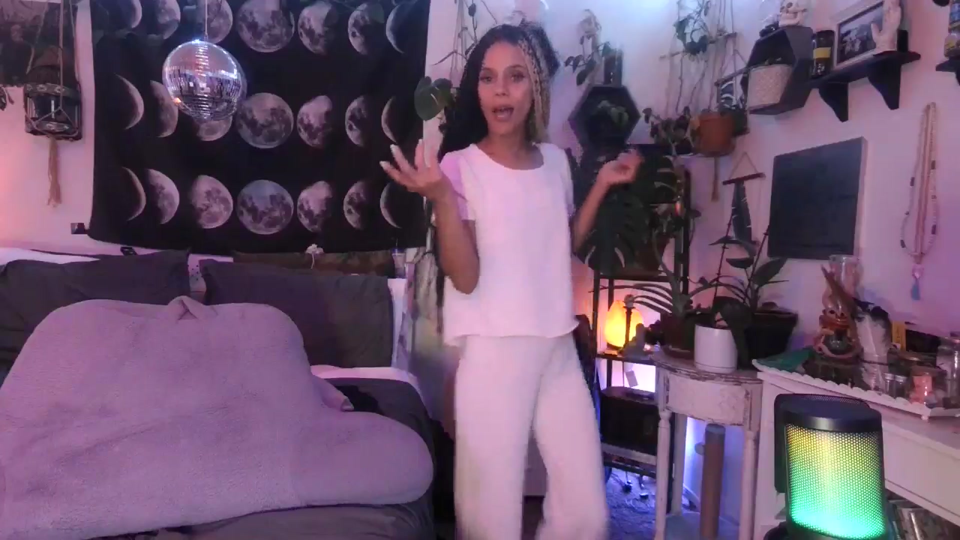 Gallery image thumbnail from LunarLexxx's myfreecams stream on, 08/14/2024, 08:59 image 12 of 20