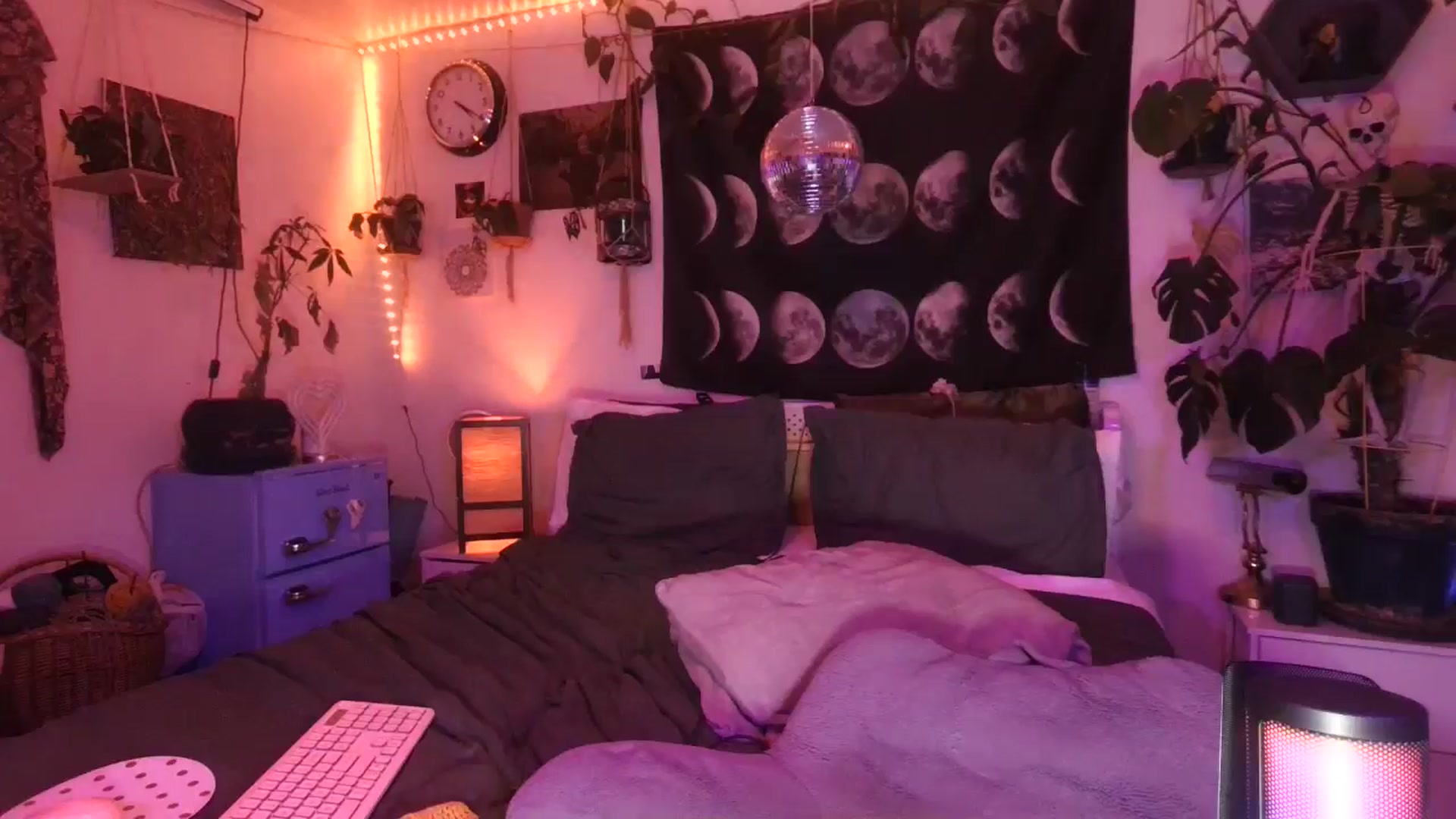 Gallery image thumbnail from LunarLexxx's myfreecams stream on, 08/14/2024, 08:59 image 9 of 20