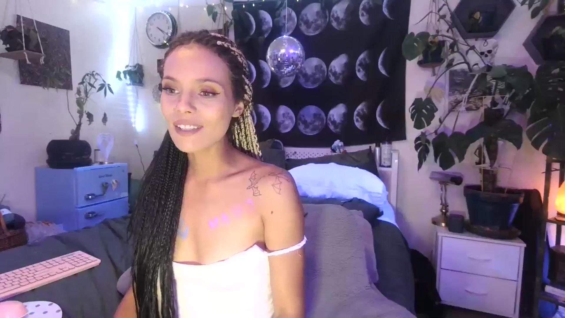 Gallery image thumbnail from LunarLexxx's myfreecams stream on, 08/15/2024, 11:48 image 4 of 20