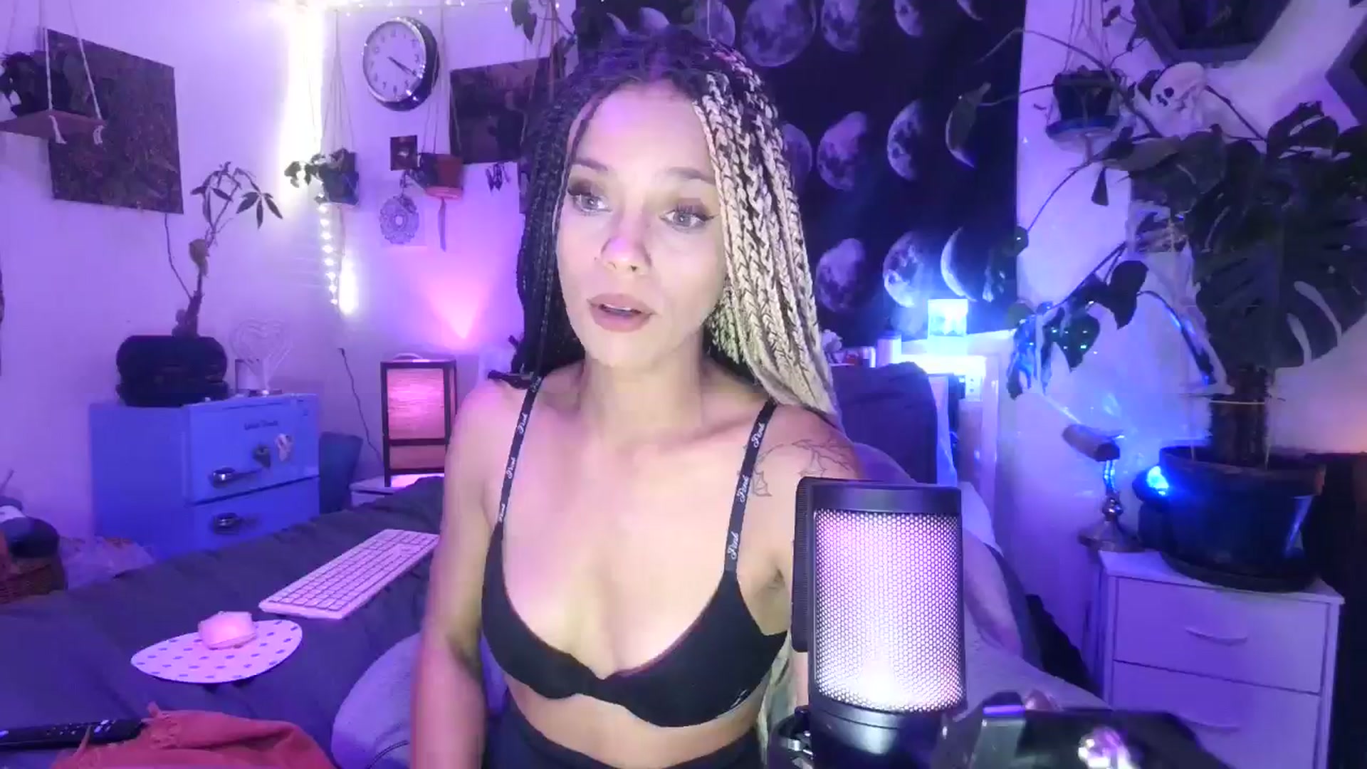 Gallery image thumbnail from LunarLexxx's myfreecams stream on, 08/16/2024, 12:02 image 2 of 20
