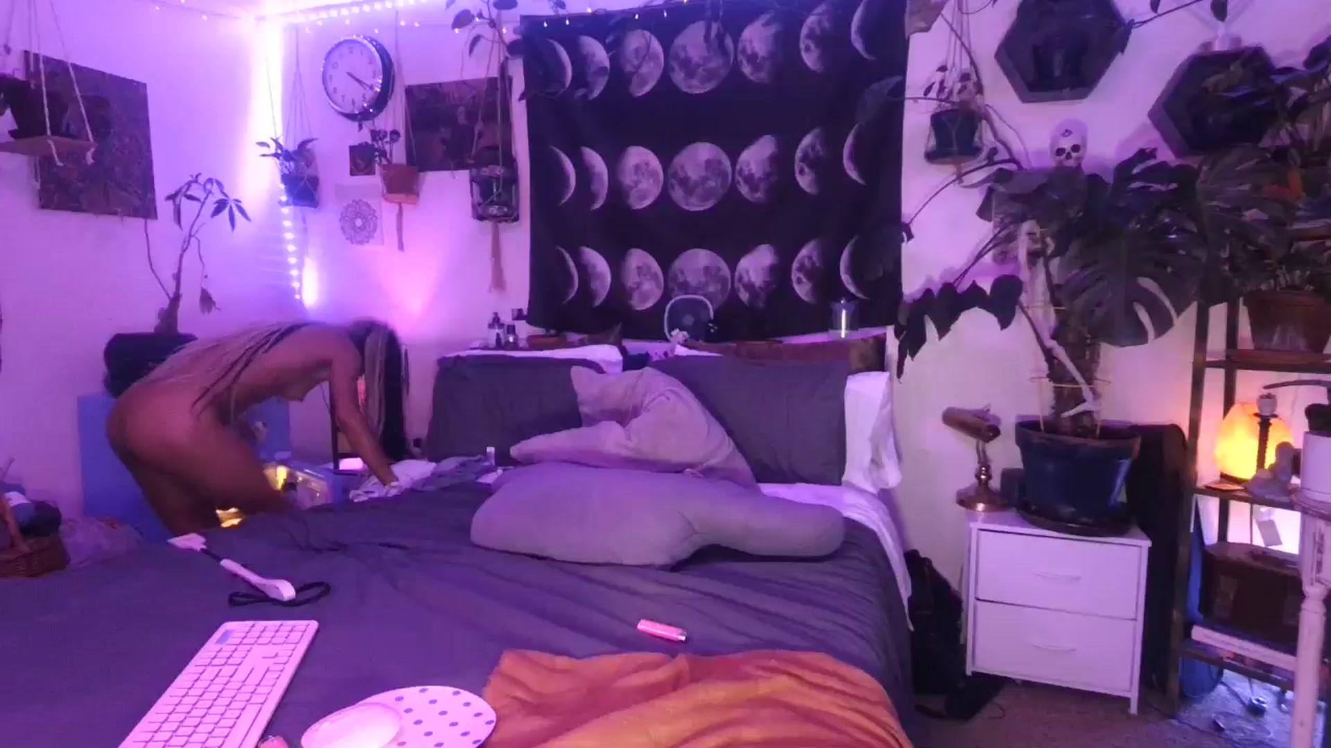 Gallery image thumbnail from LunarLexxx's myfreecams stream on, 08/28/2024, 11:09 image 6 of 20