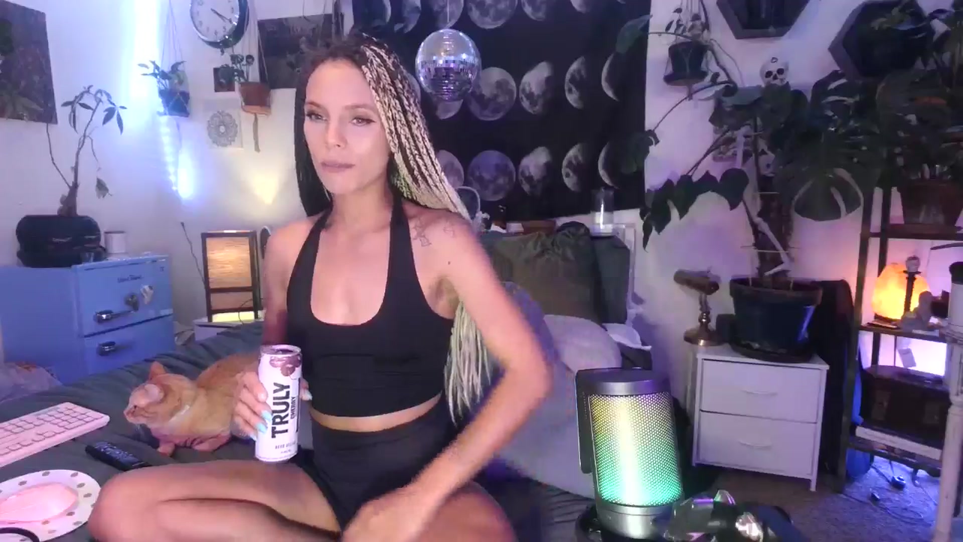 Gallery image thumbnail from LunarLexxx's myfreecams stream on, 08/29/2024, 07:54 image 15 of 20