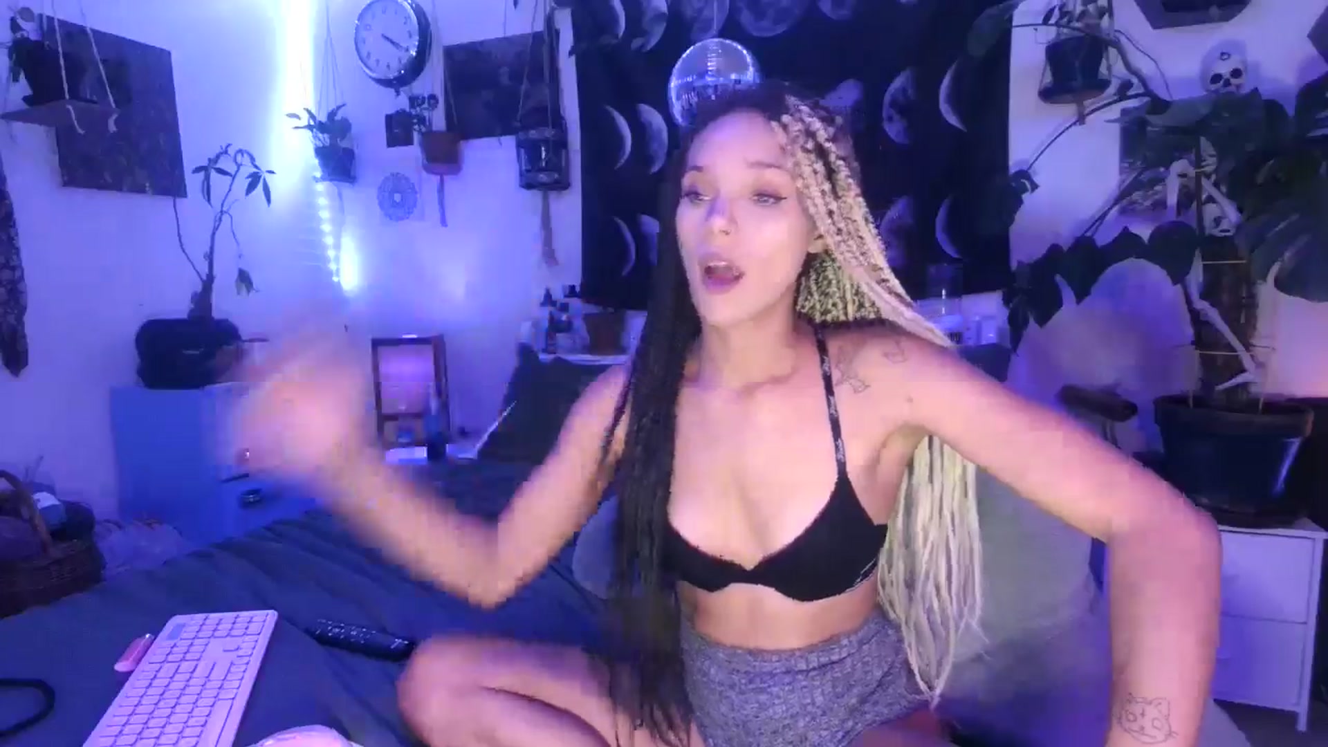 Gallery image thumbnail from LunarLexxx's myfreecams stream on, 08/30/2024, 12:22 image 2 of 20
