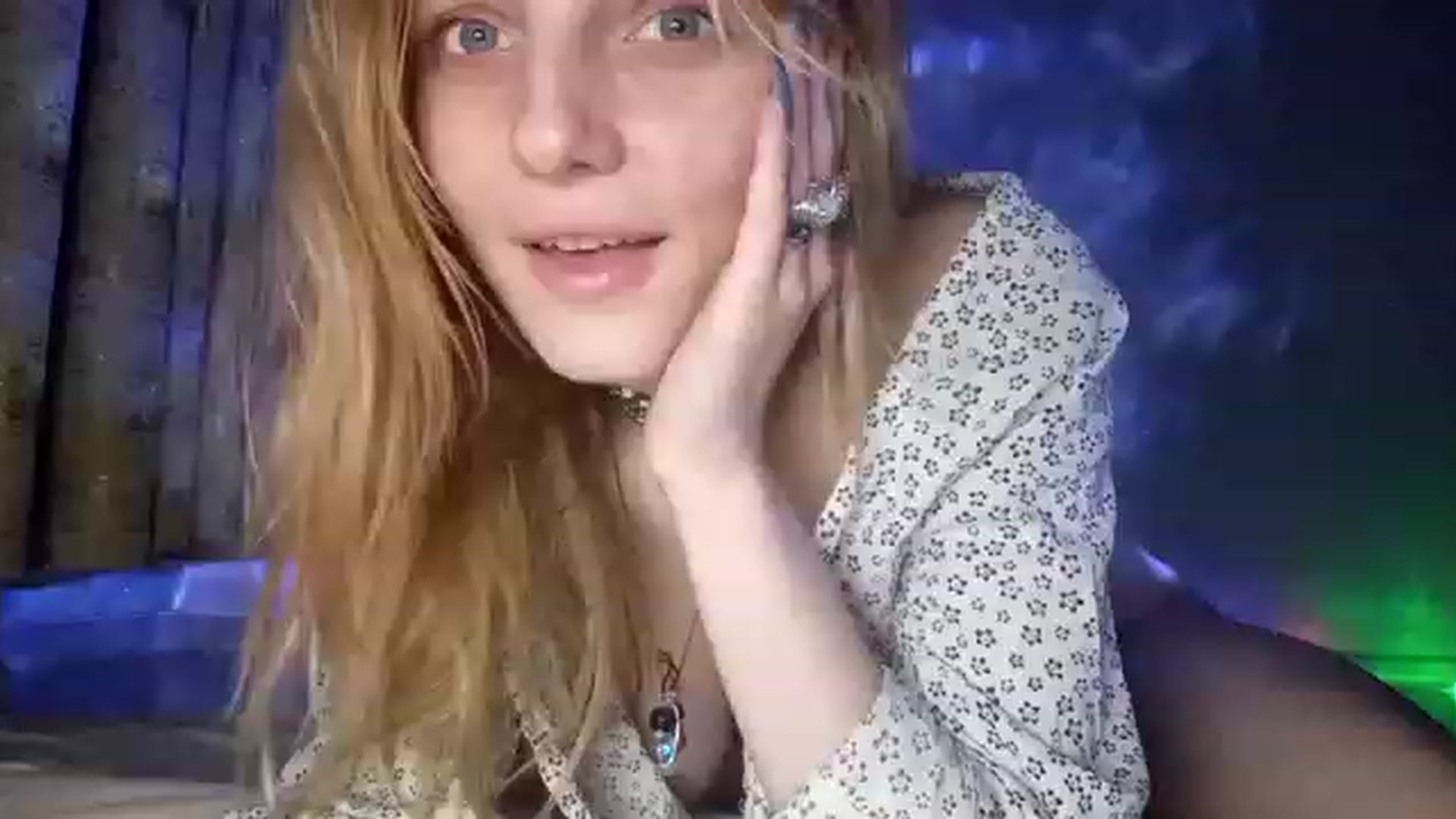 Gallery image thumbnail from LunarWltch's myfreecams stream on, 12/18/2022, 16:14 image 12 of 20