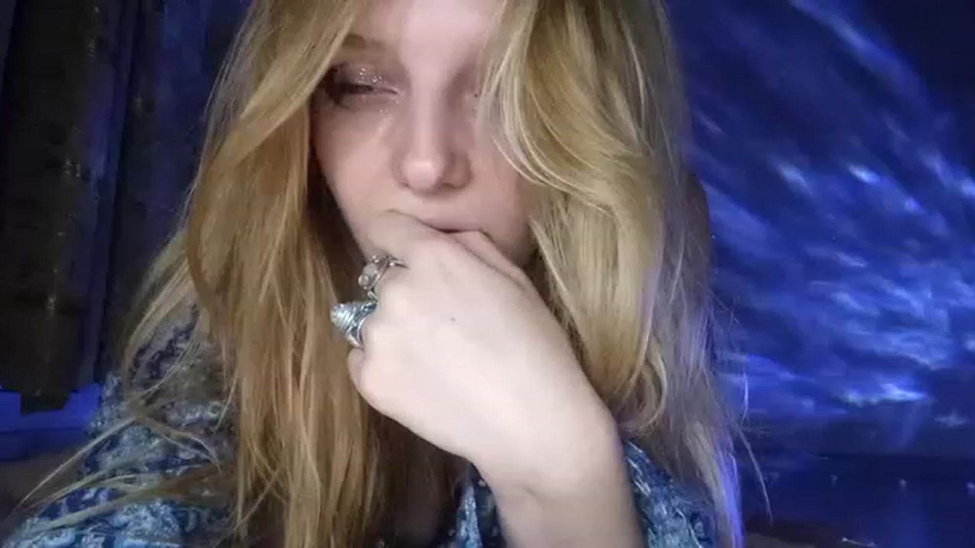 Gallery image thumbnail from LunarWltch's myfreecams stream on, 12/23/2022, 19:19 image 16 of 20