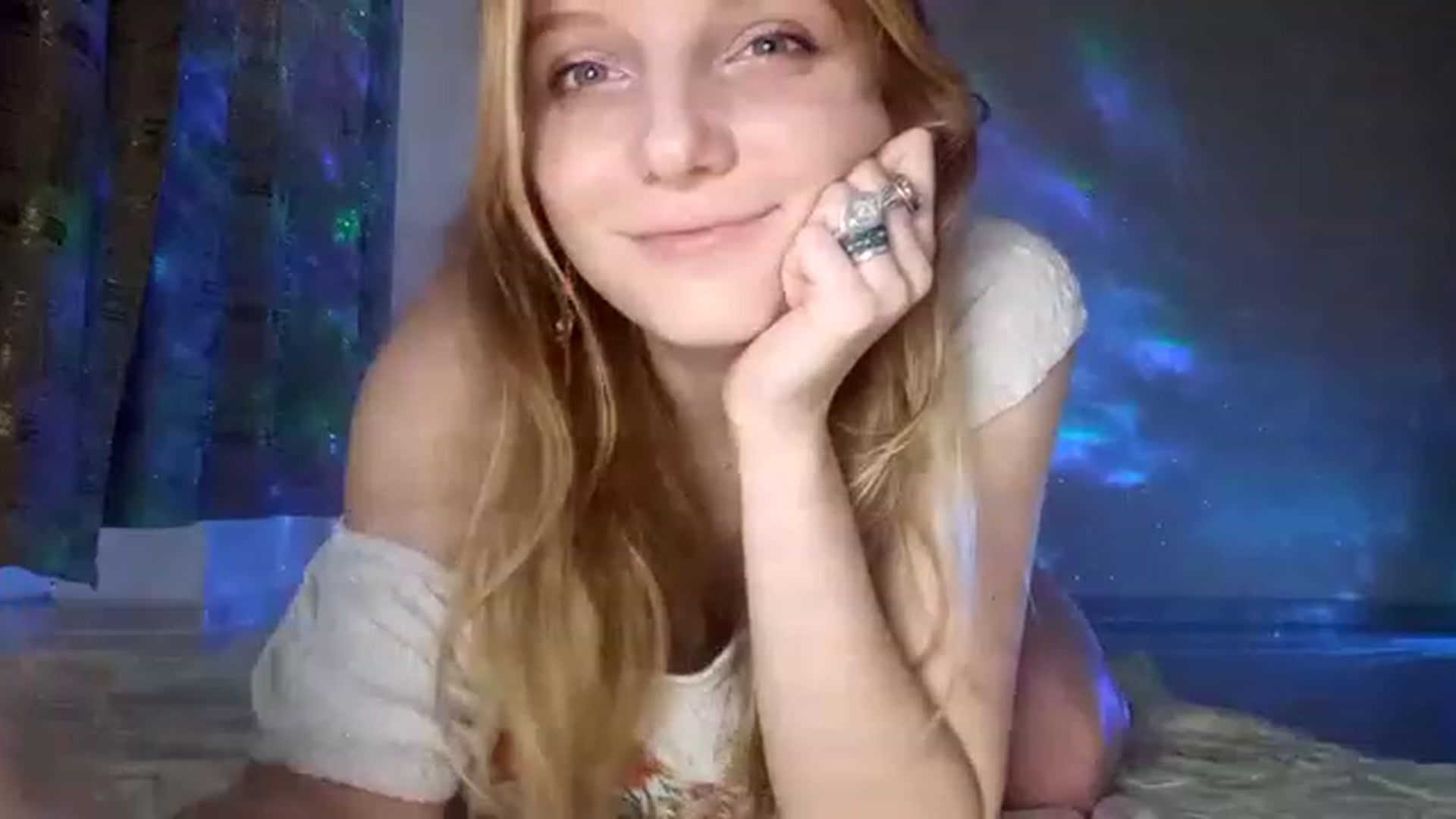 Gallery image thumbnail from LunarWltch's myfreecams stream on, 01/06/2023, 14:20 image 13 of 20