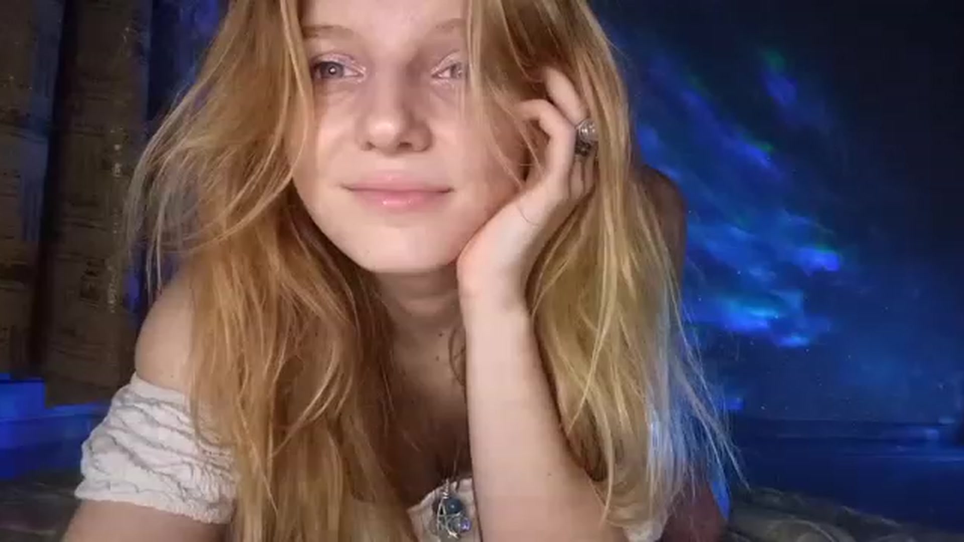 Gallery image thumbnail from LunarWltch's myfreecams stream on, 01/06/2023, 16:14 image 1 of 20