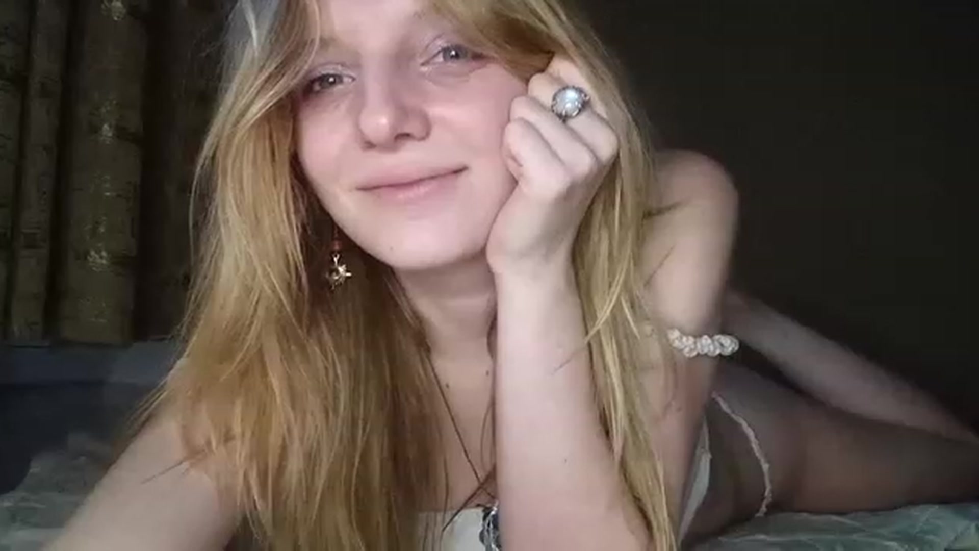 Gallery image thumbnail from LunarWltch's myfreecams stream on, 01/18/2023, 13:10 image 15 of 20