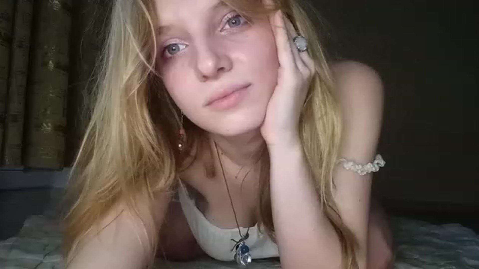 Gallery image thumbnail from LunarWltch's myfreecams stream on, 01/18/2023, 13:10 image 8 of 20