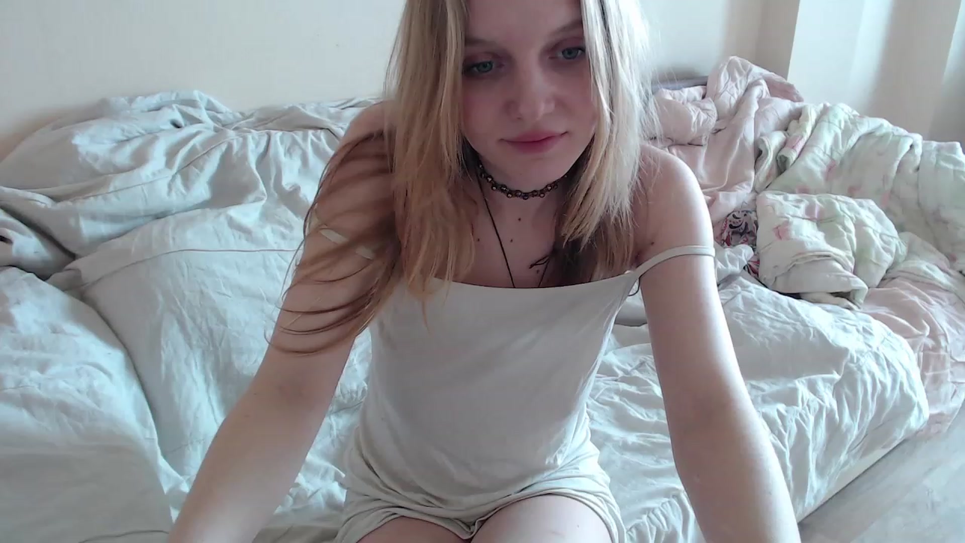 Gallery image thumbnail from LunarWltch's myfreecams stream on, 03/15/2023, 11:08 image 11 of 20