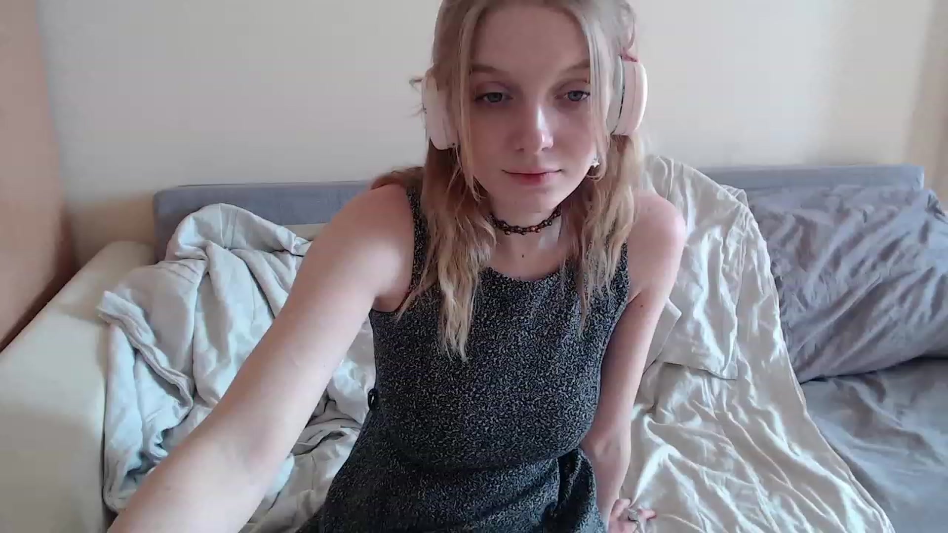 Gallery image thumbnail from LunarWltch's myfreecams stream on, 04/18/2023, 12:12 image 13 of 20