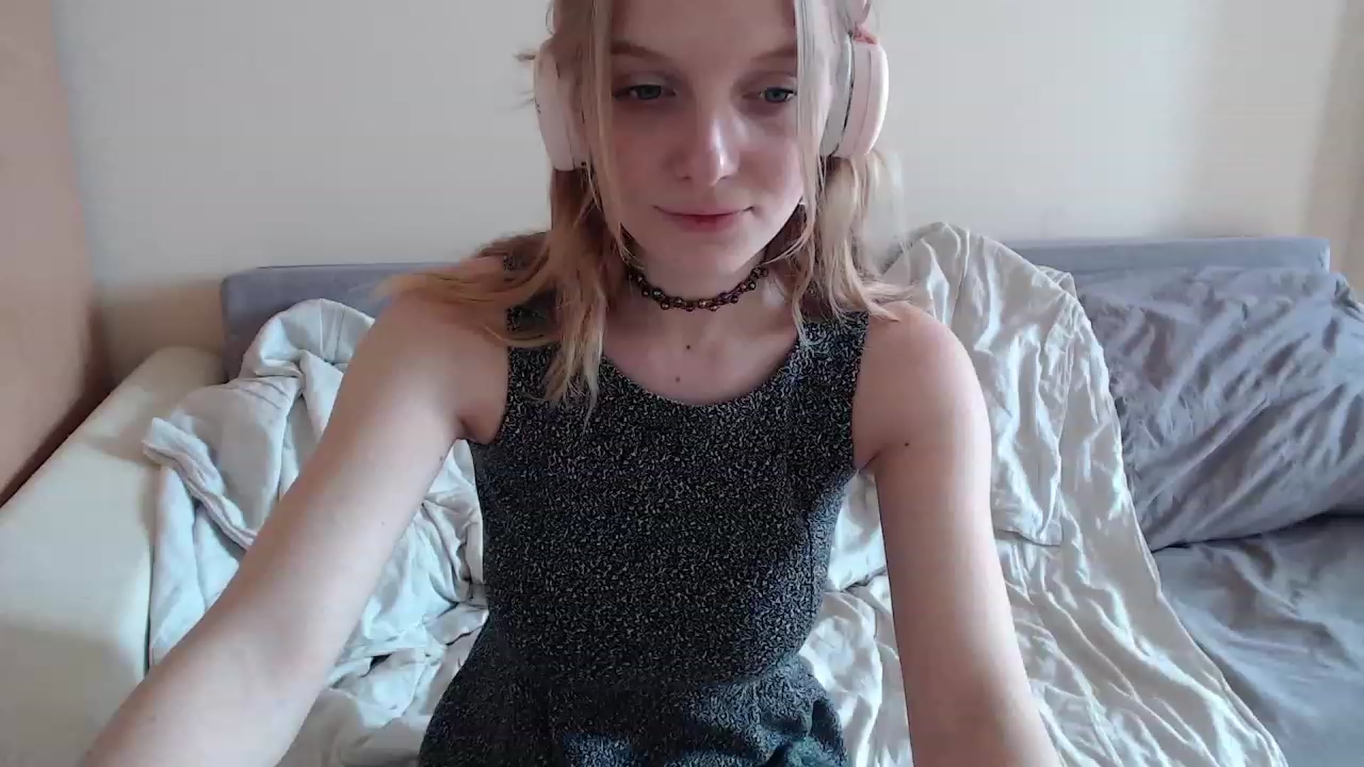 Gallery image thumbnail from LunarWltch's myfreecams stream on, 04/18/2023, 12:12 image 11 of 20