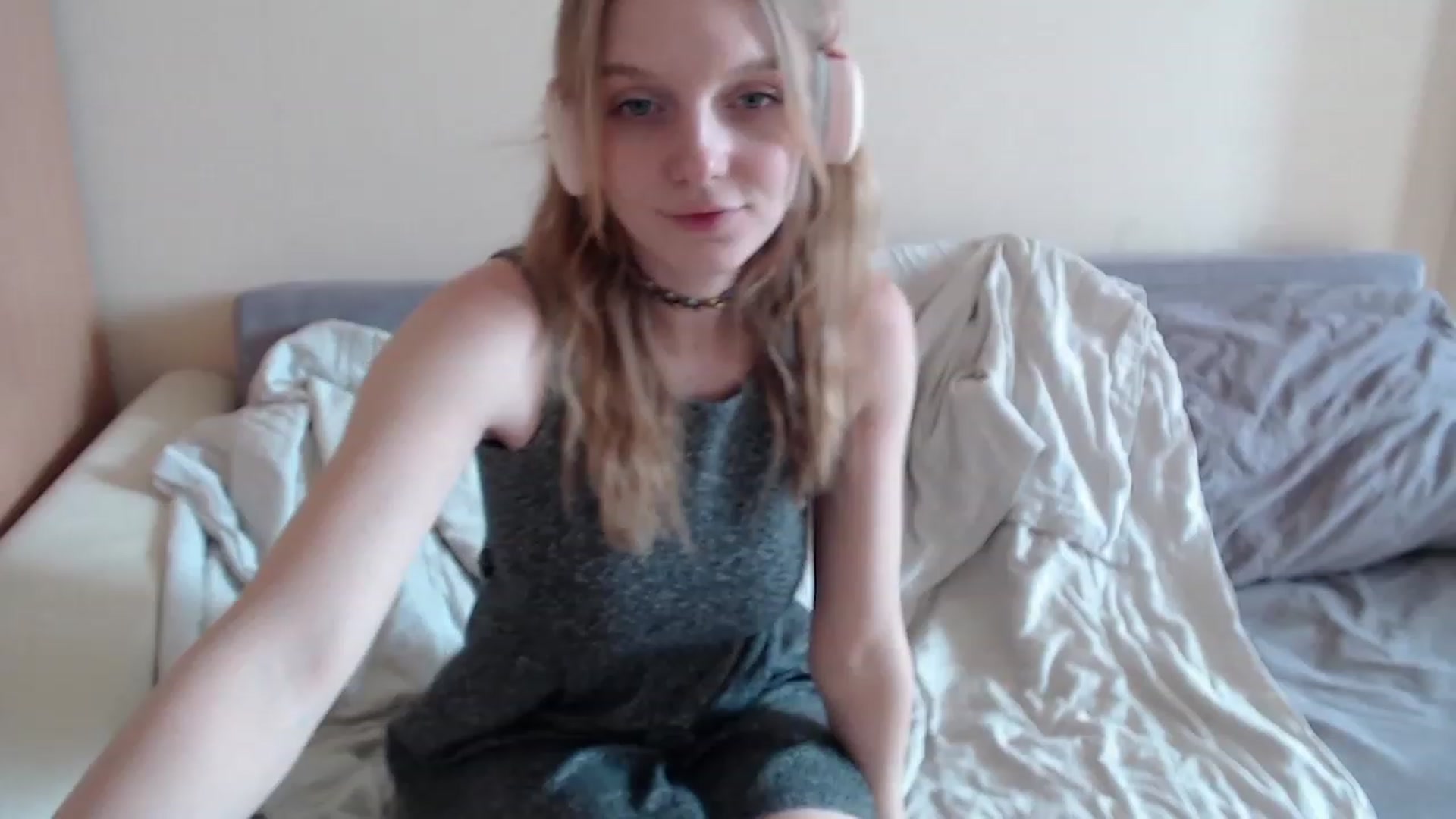 Gallery image thumbnail from LunarWltch's myfreecams stream on, 04/18/2023, 12:12 image 7 of 20