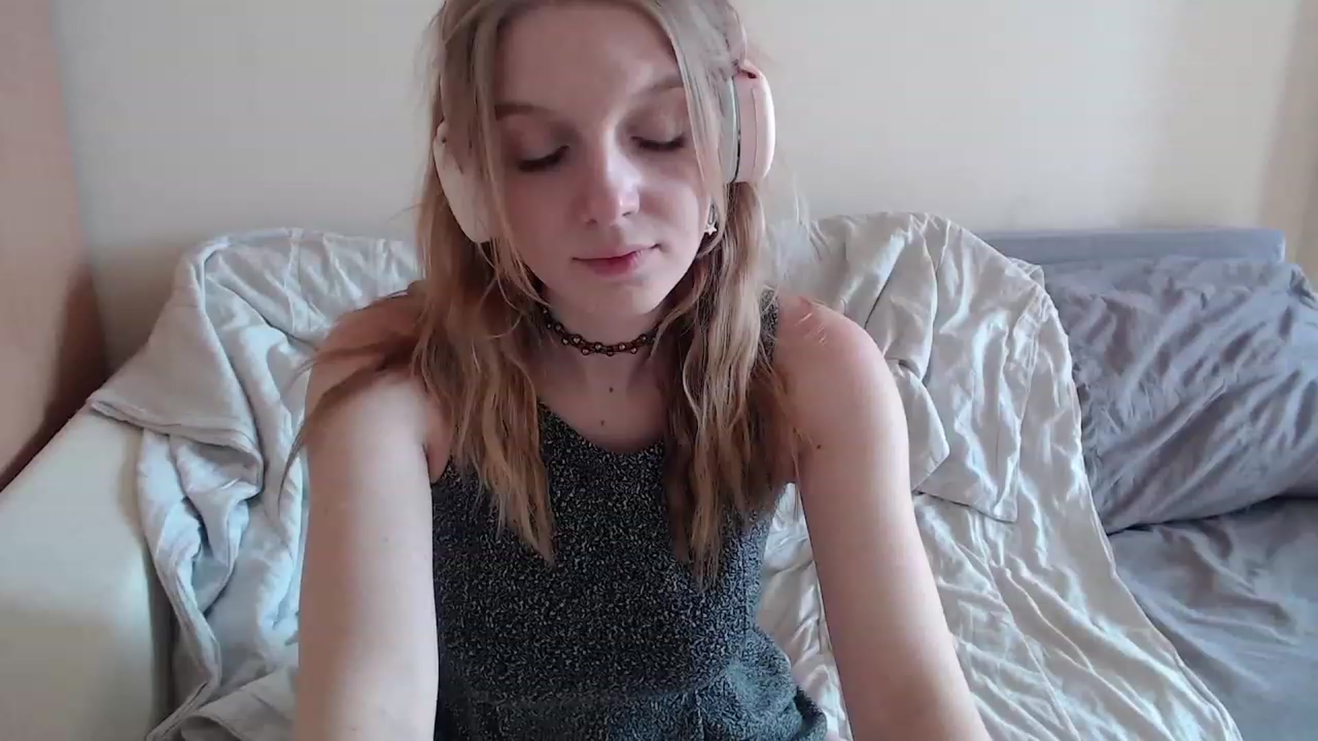 Gallery image thumbnail from LunarWltch's myfreecams stream on, 04/18/2023, 12:12 image 16 of 20