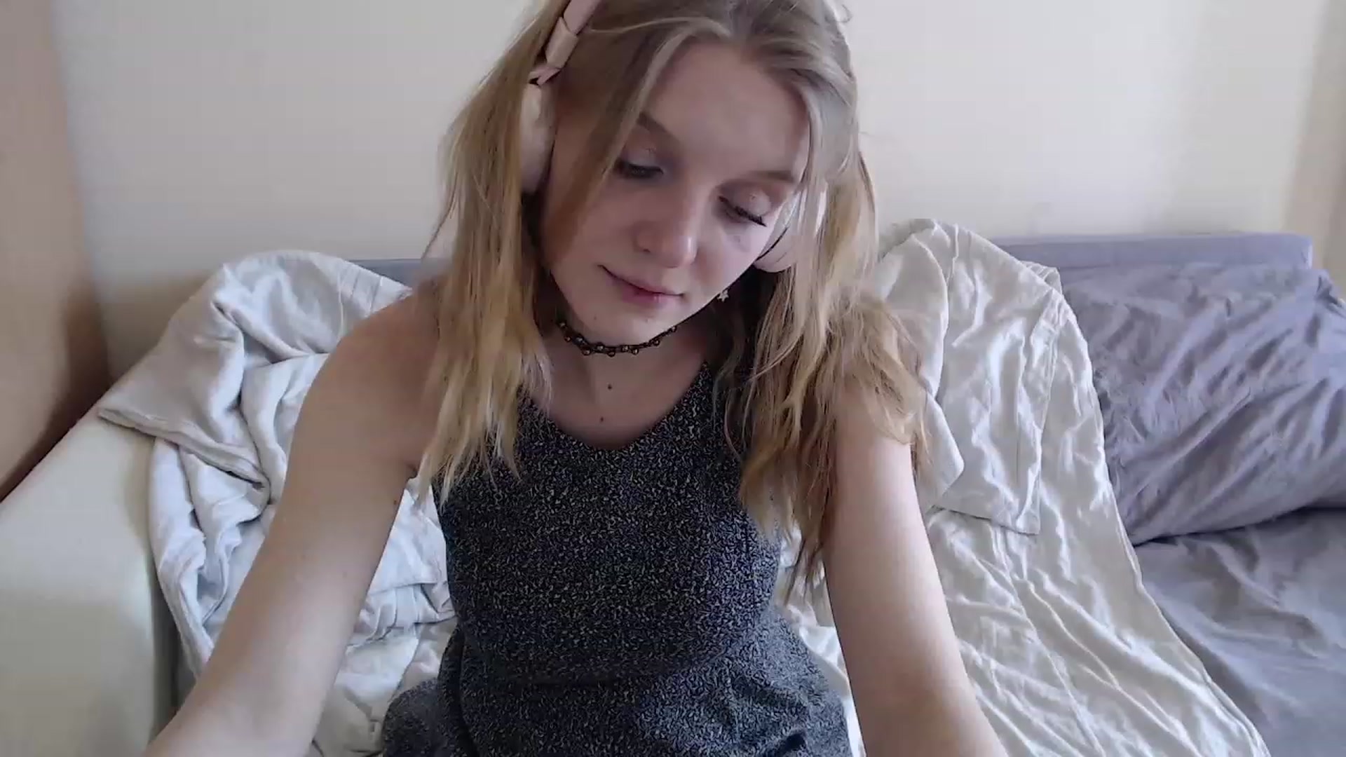 Gallery image thumbnail from LunarWltch's myfreecams stream on, 04/18/2023, 12:12 image 20 of 20