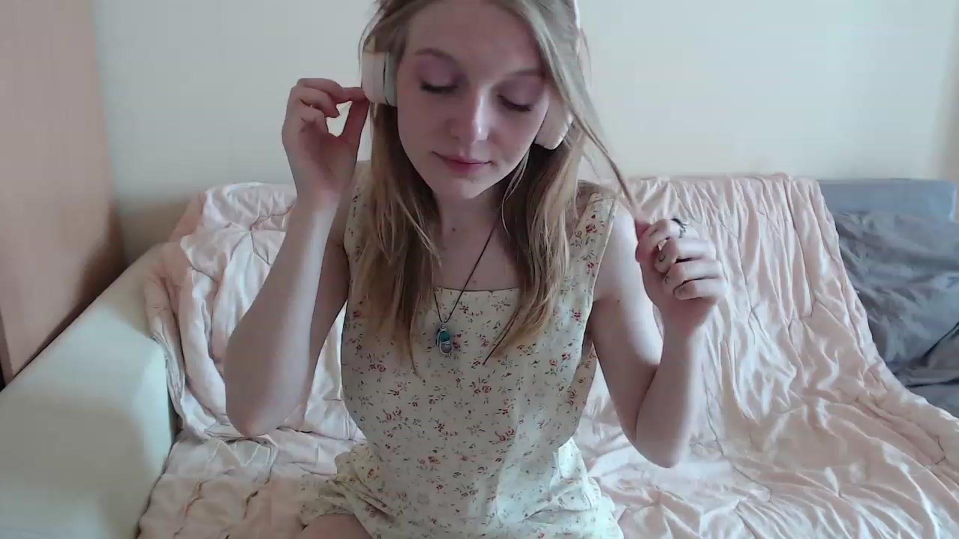 Gallery image thumbnail from LunarWltch's myfreecams stream on, 05/15/2023, 11:27 image 10 of 20